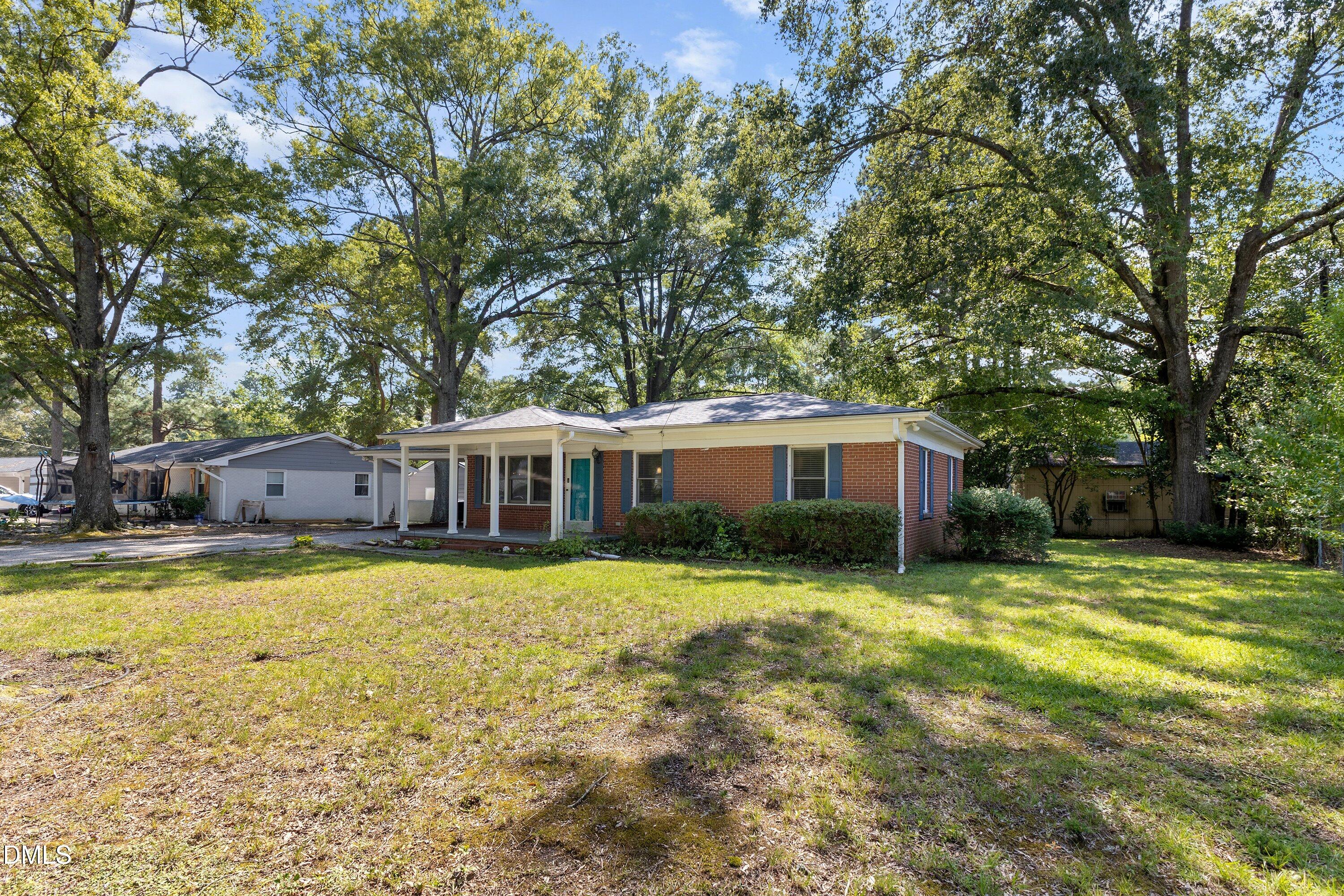 220 Lakewood Drive Property Photo 3