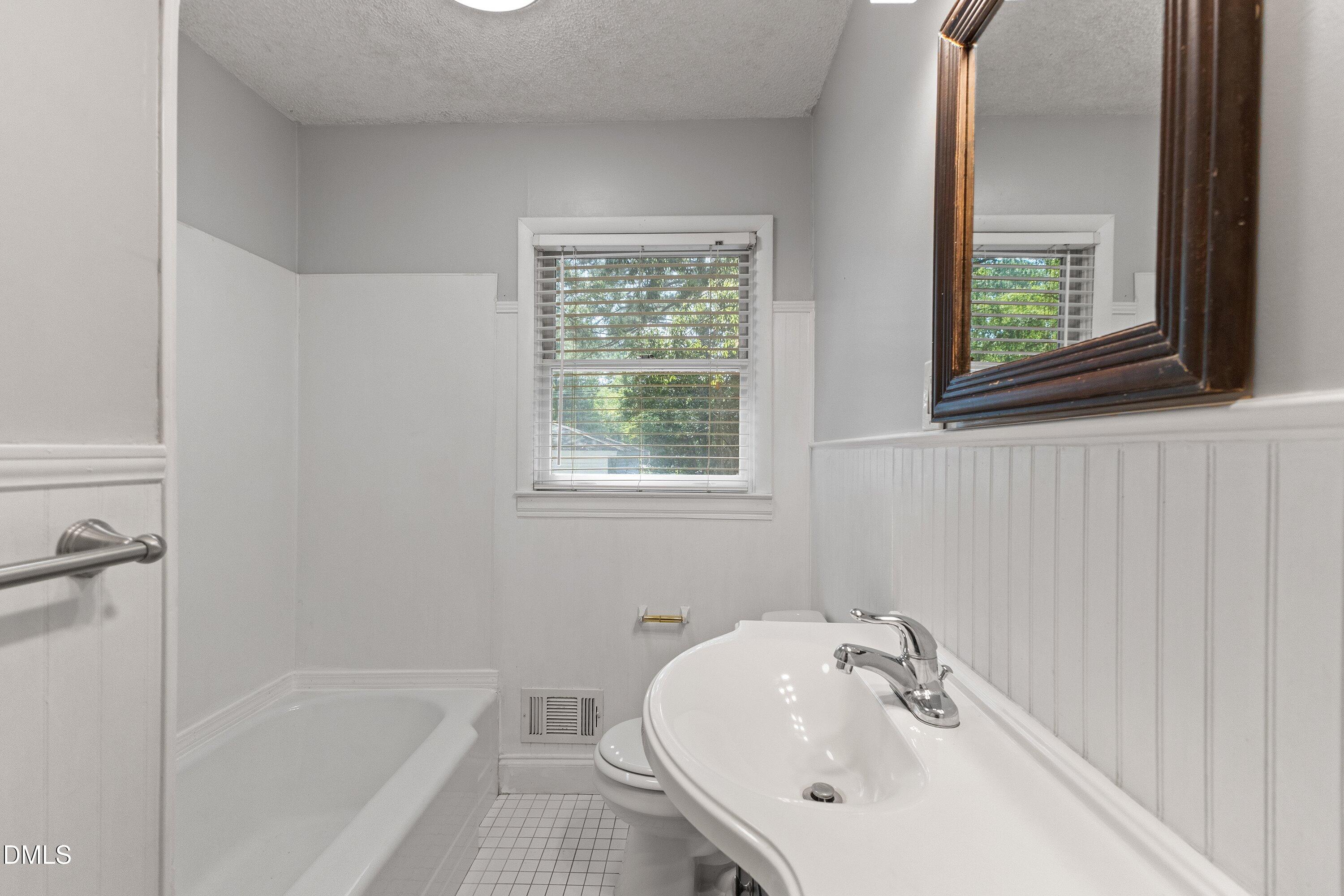 220 Lakewood Drive Property Photo 12