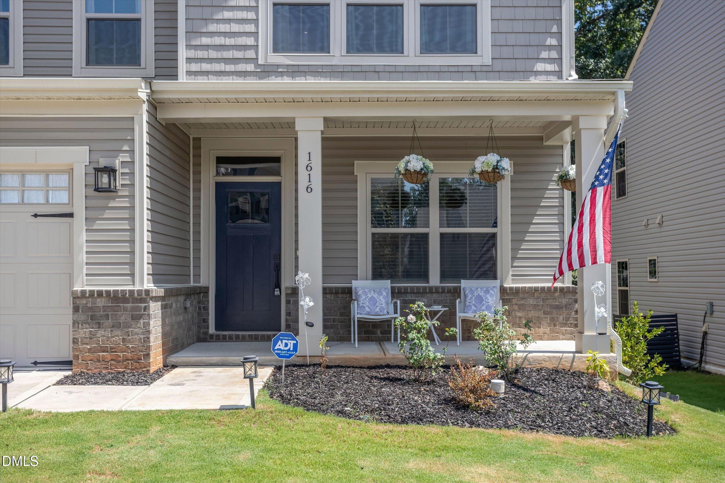 1616 Crimson Leaf Lane Property Photo 4