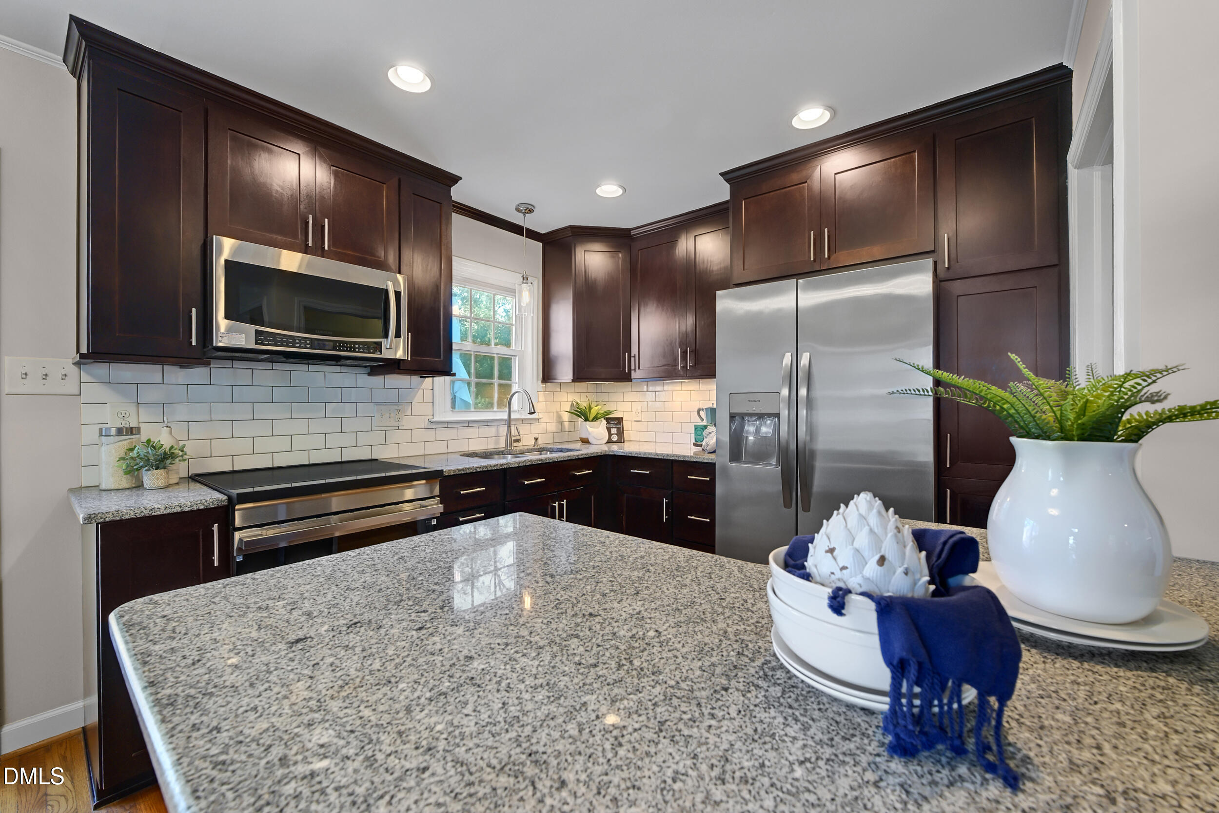 2612 Barmettler Street Property Photo 4