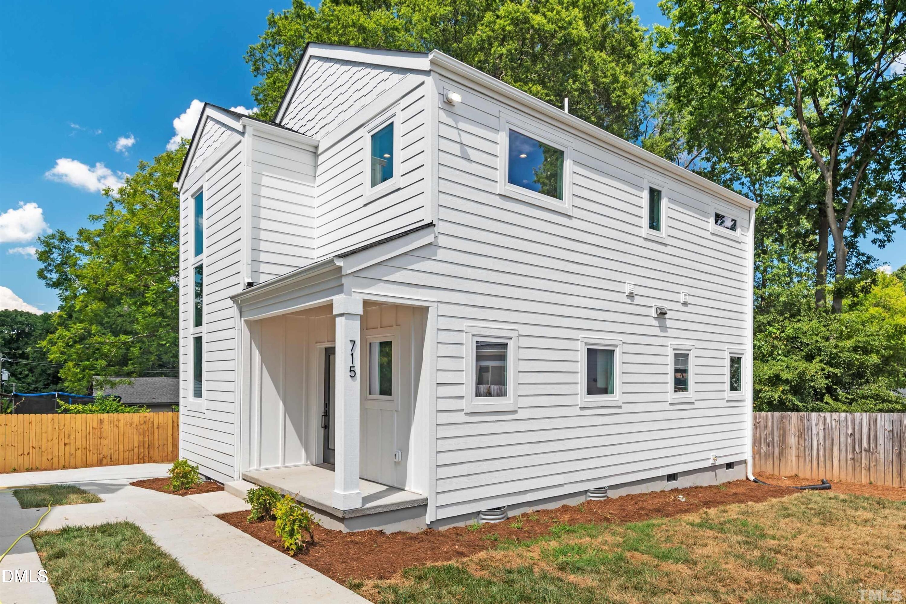 715 Drew Street Property Photo 1