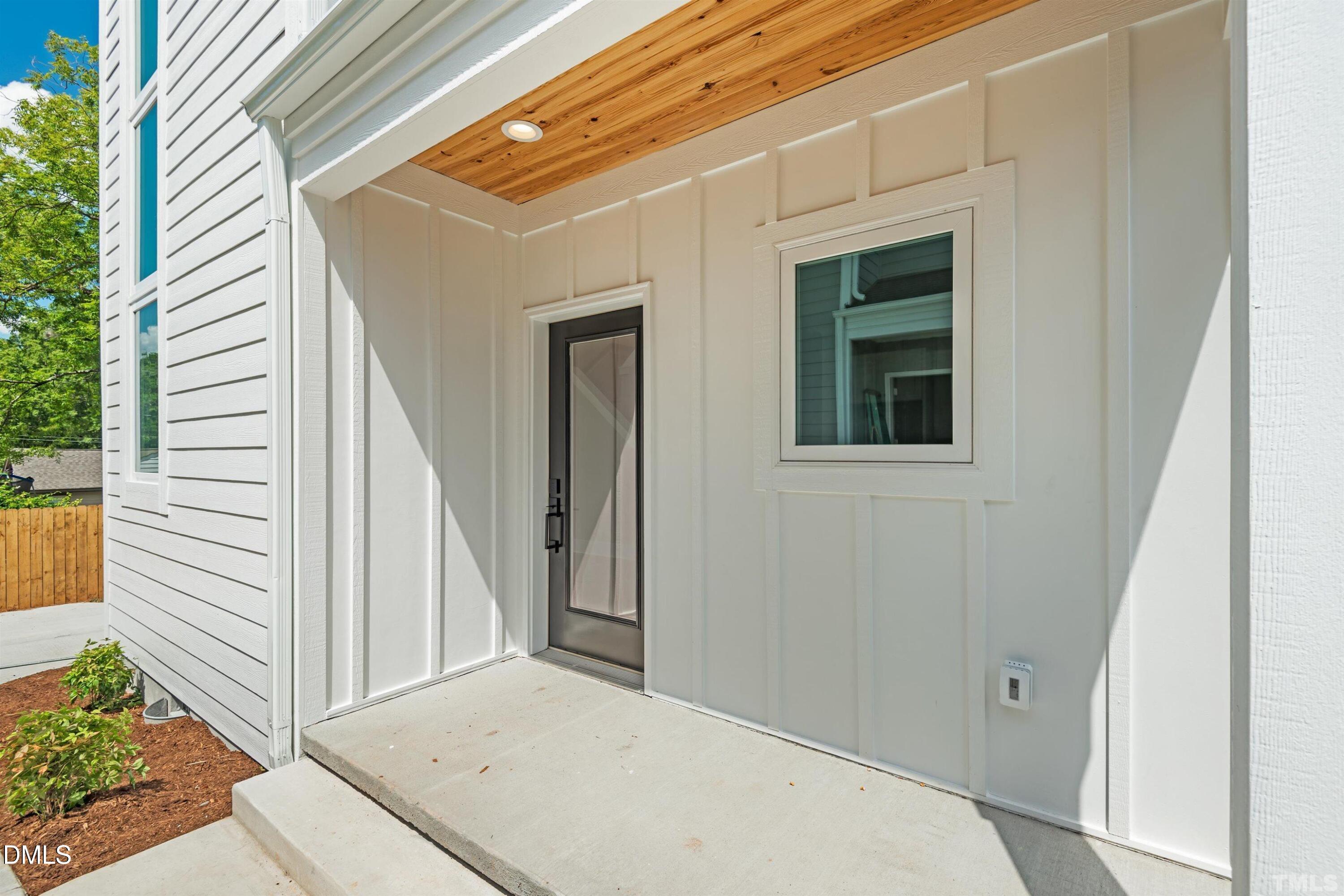 715 Drew Street Property Photo 2