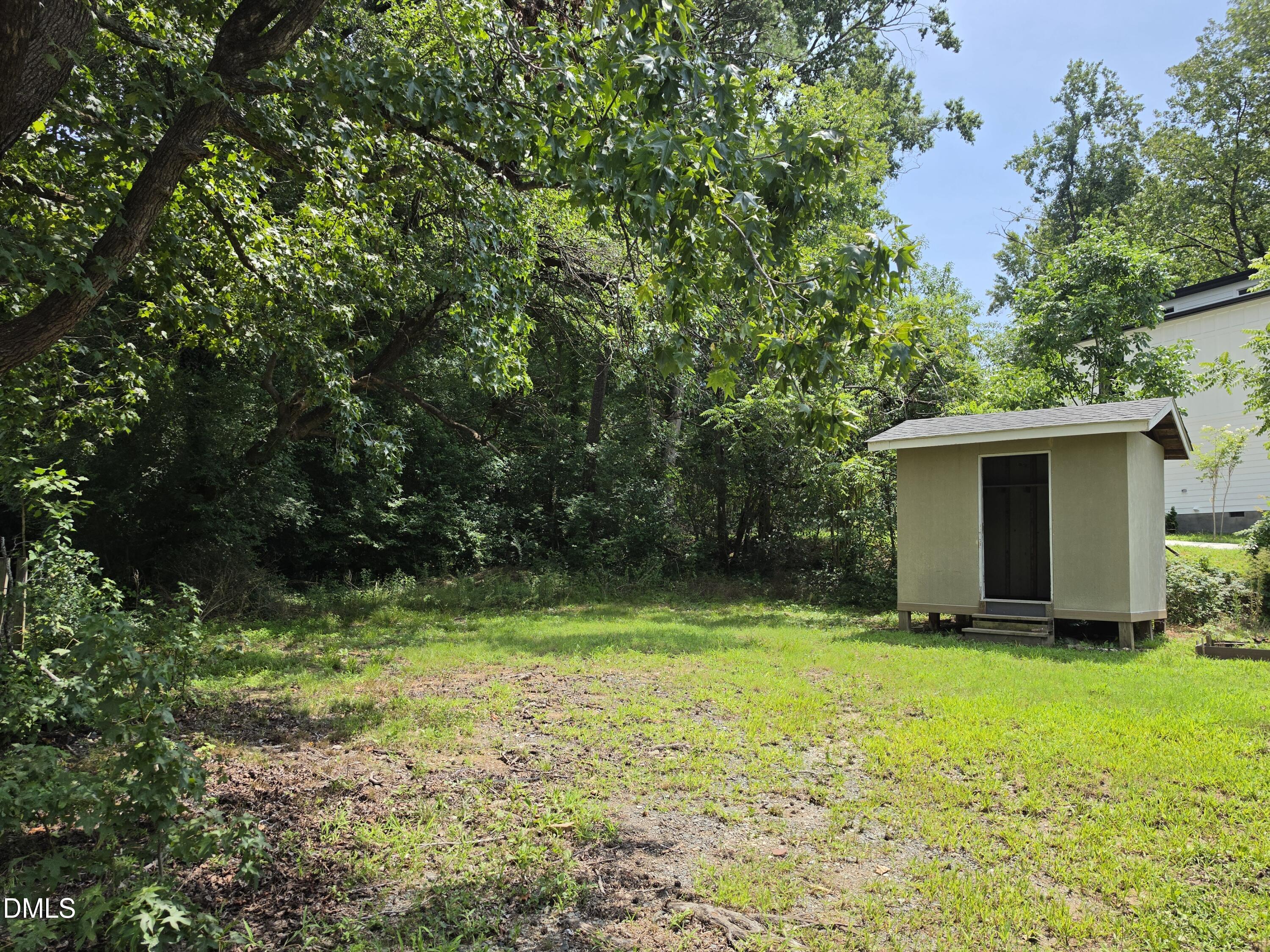 1510 N Hyde Park Avenue Property Photo 4