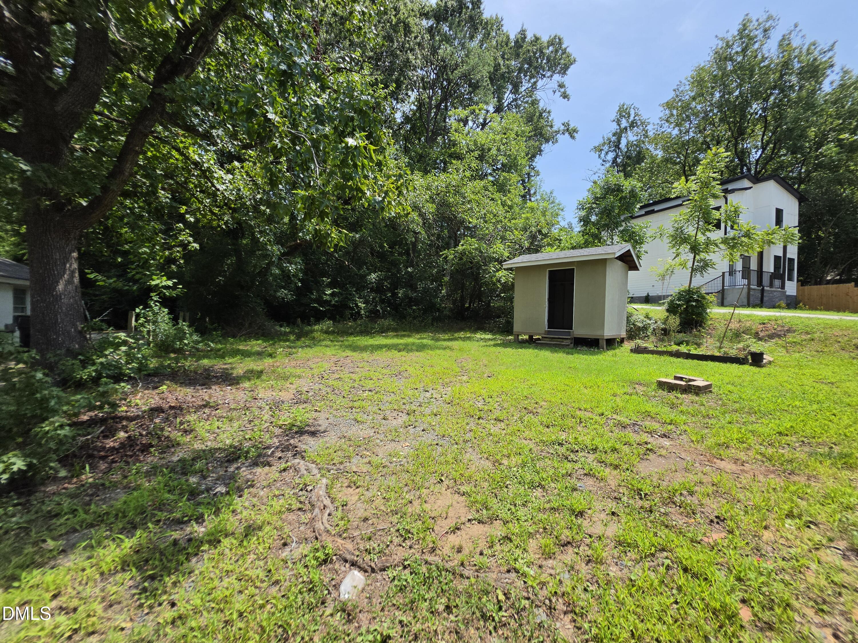 1510 N Hyde Park Avenue Property Photo 5
