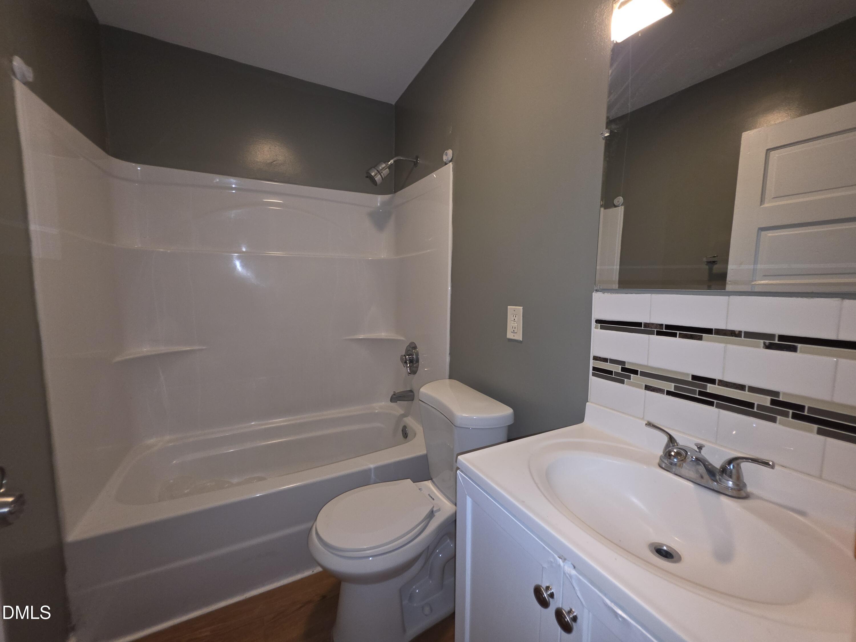 1510 N Hyde Park Avenue Property Photo 9