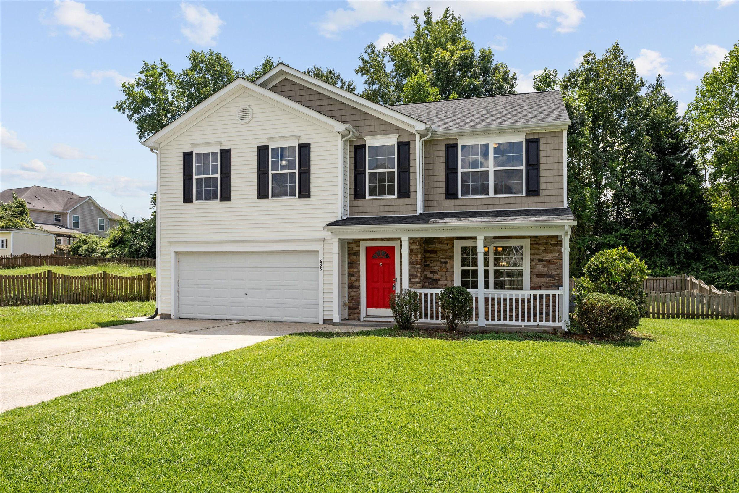 658 Yorkshire Drive Property Photo 1