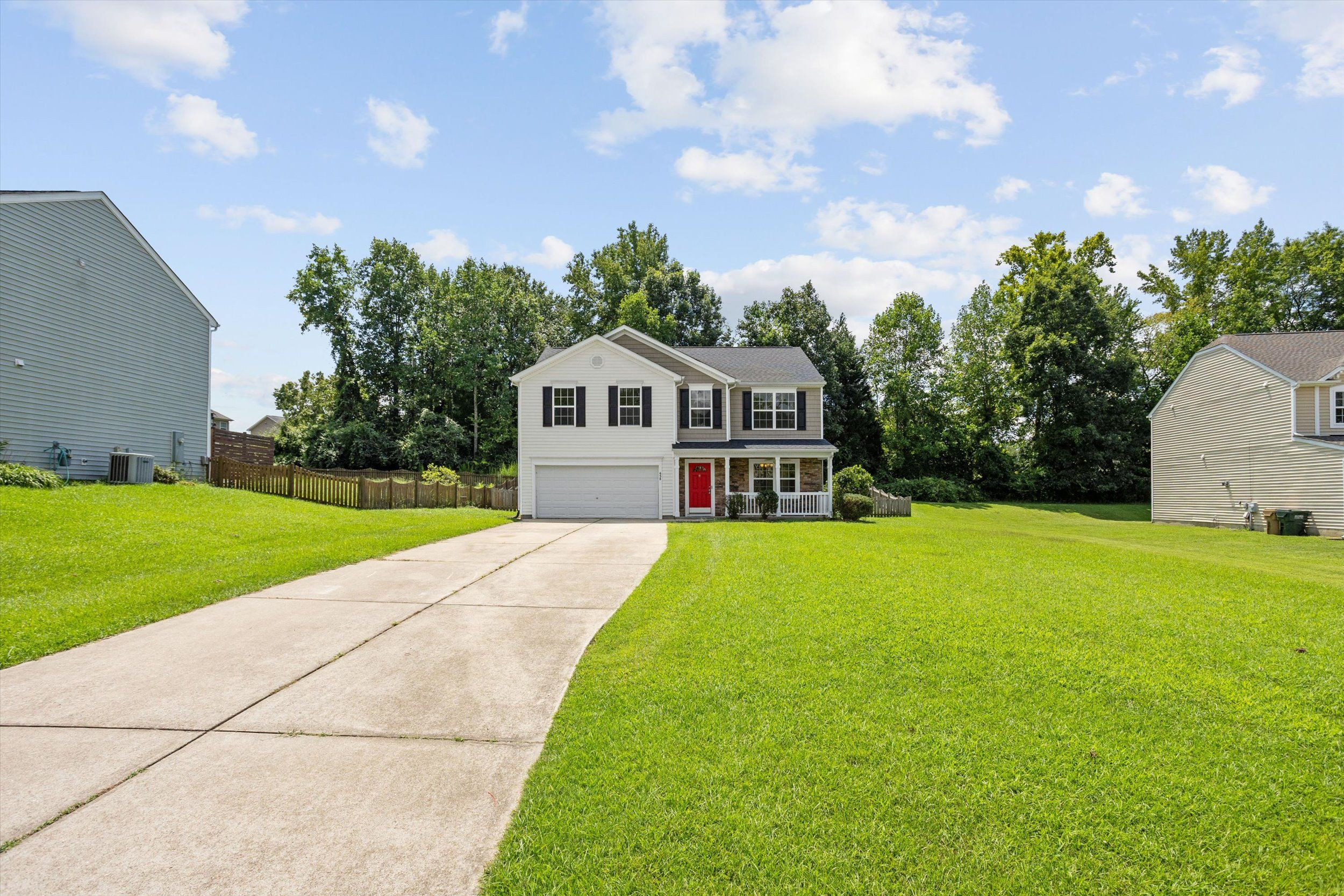 658 Yorkshire Drive Property Photo 2