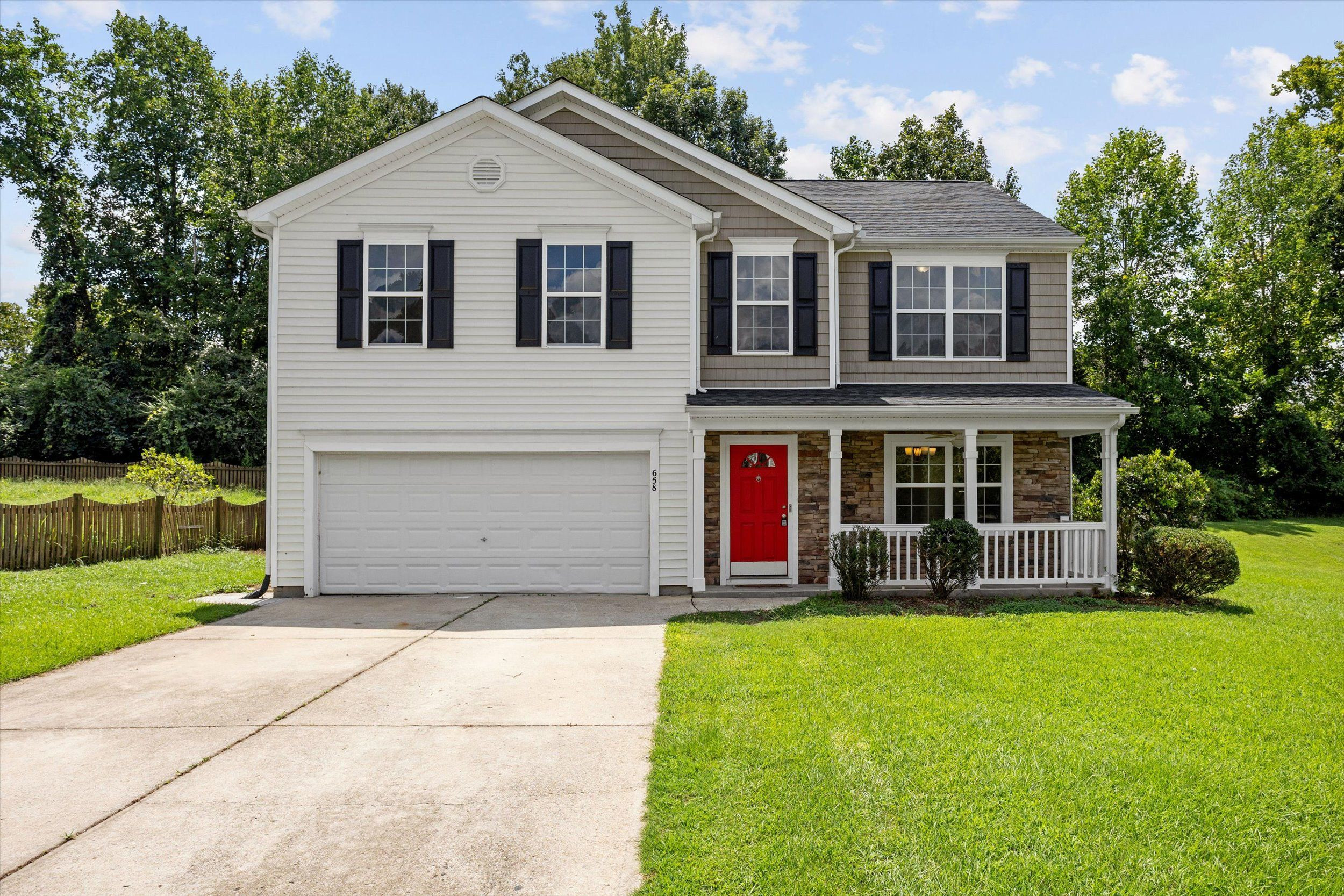 658 Yorkshire Drive Property Photo 3