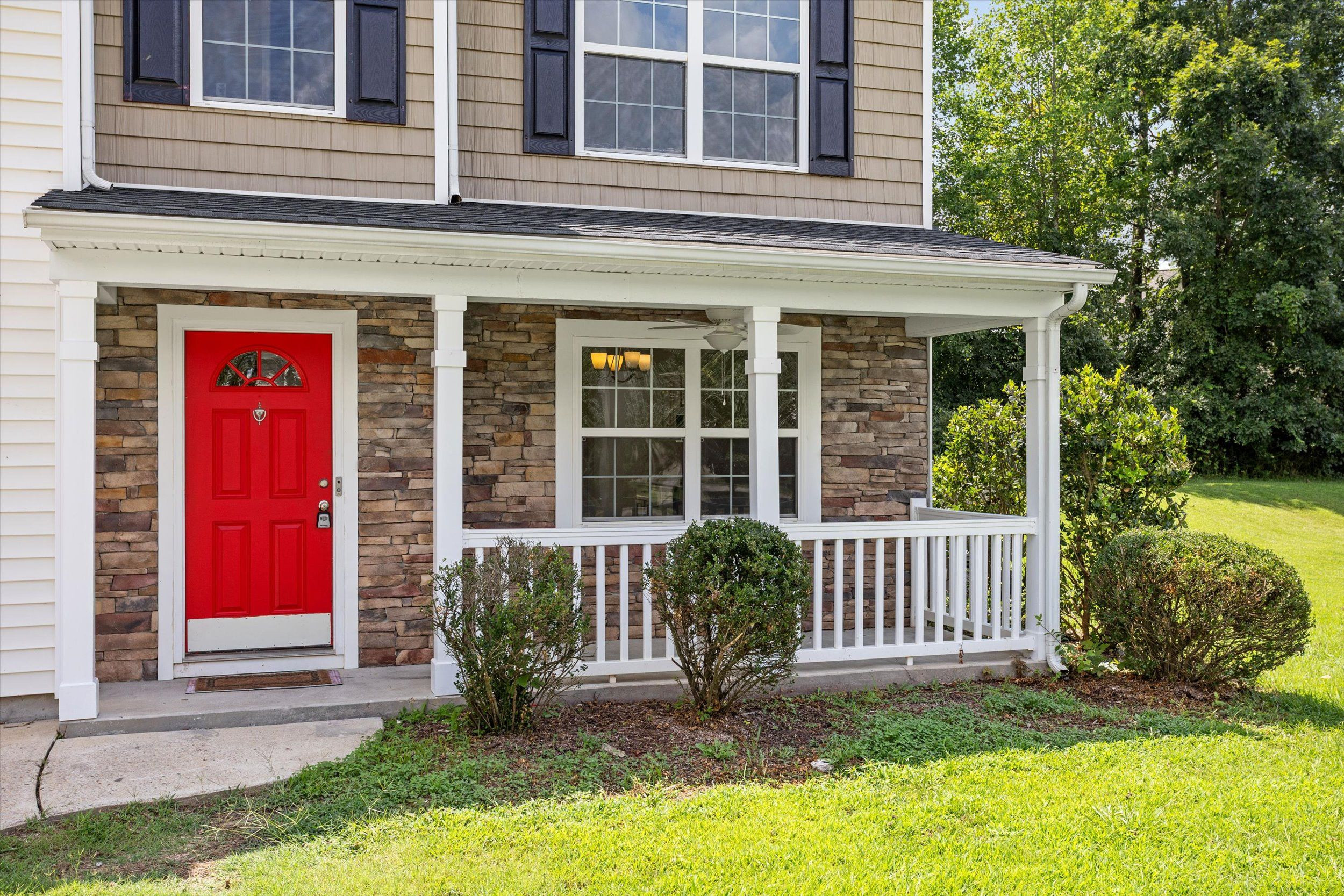 658 Yorkshire Drive Property Photo 4