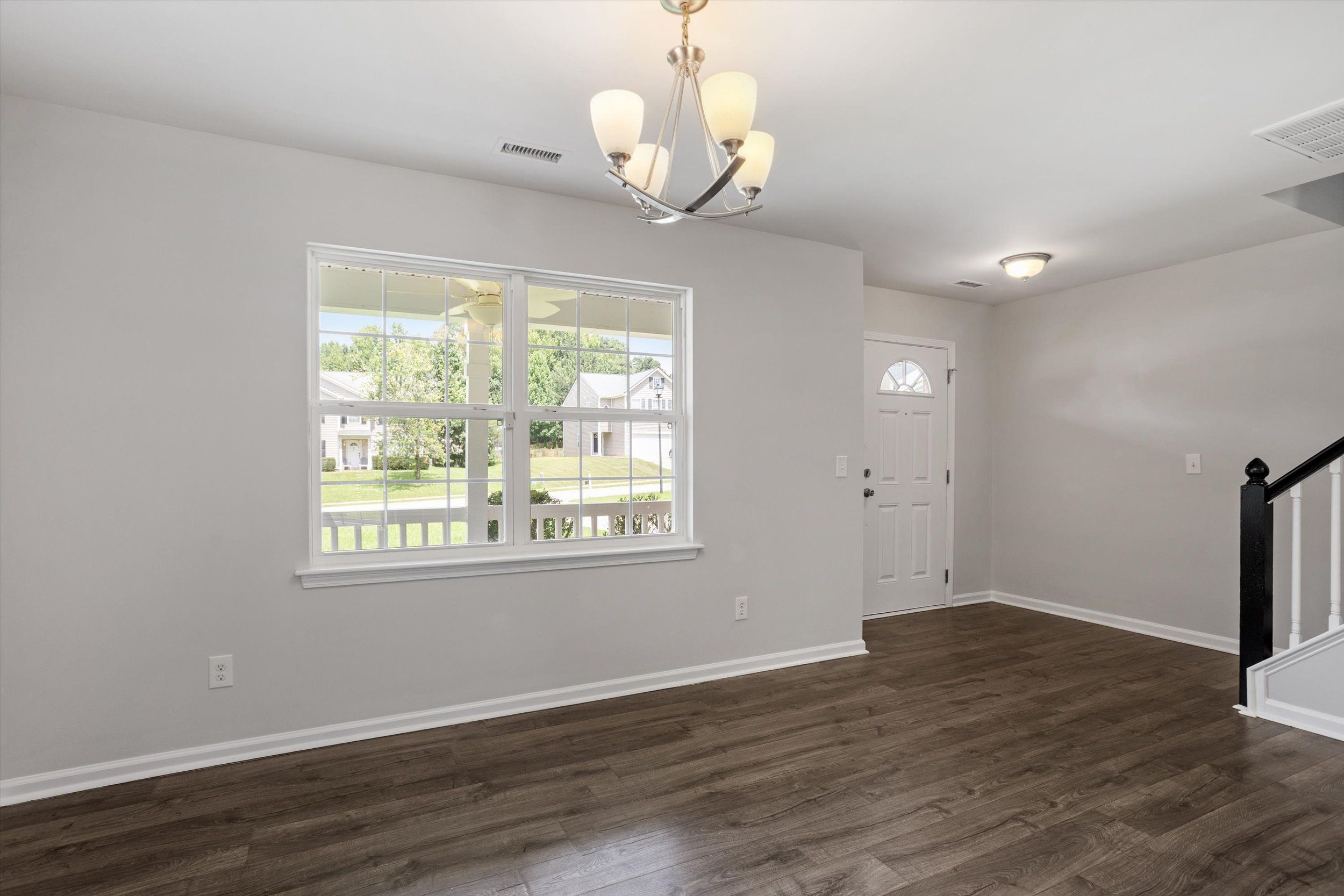 658 Yorkshire Drive Property Photo 7