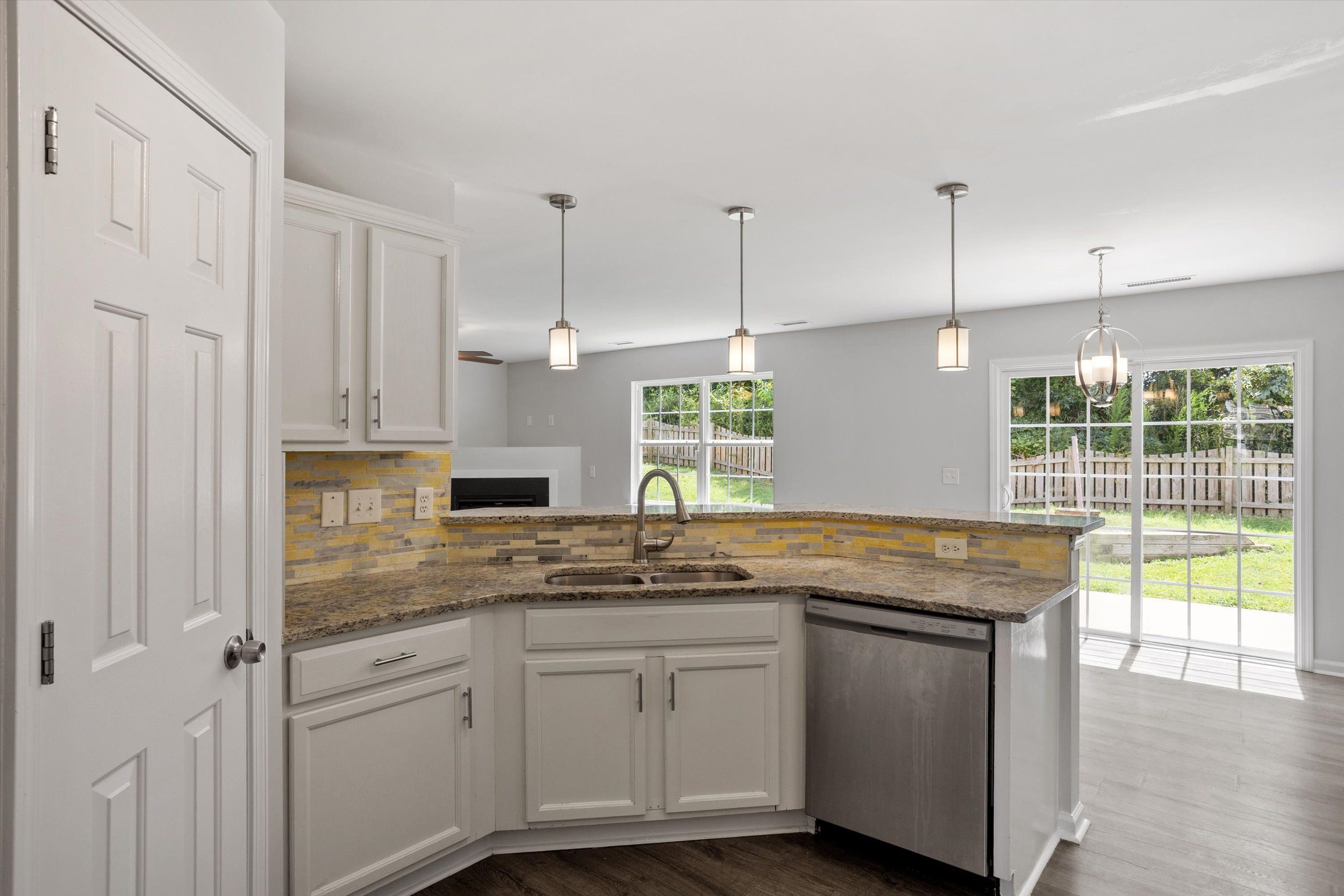 658 Yorkshire Drive Property Photo 10