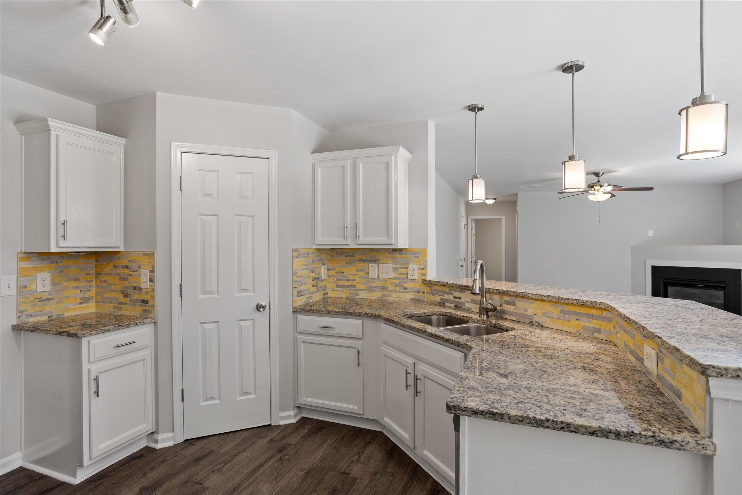 658 Yorkshire Drive Property Photo 11