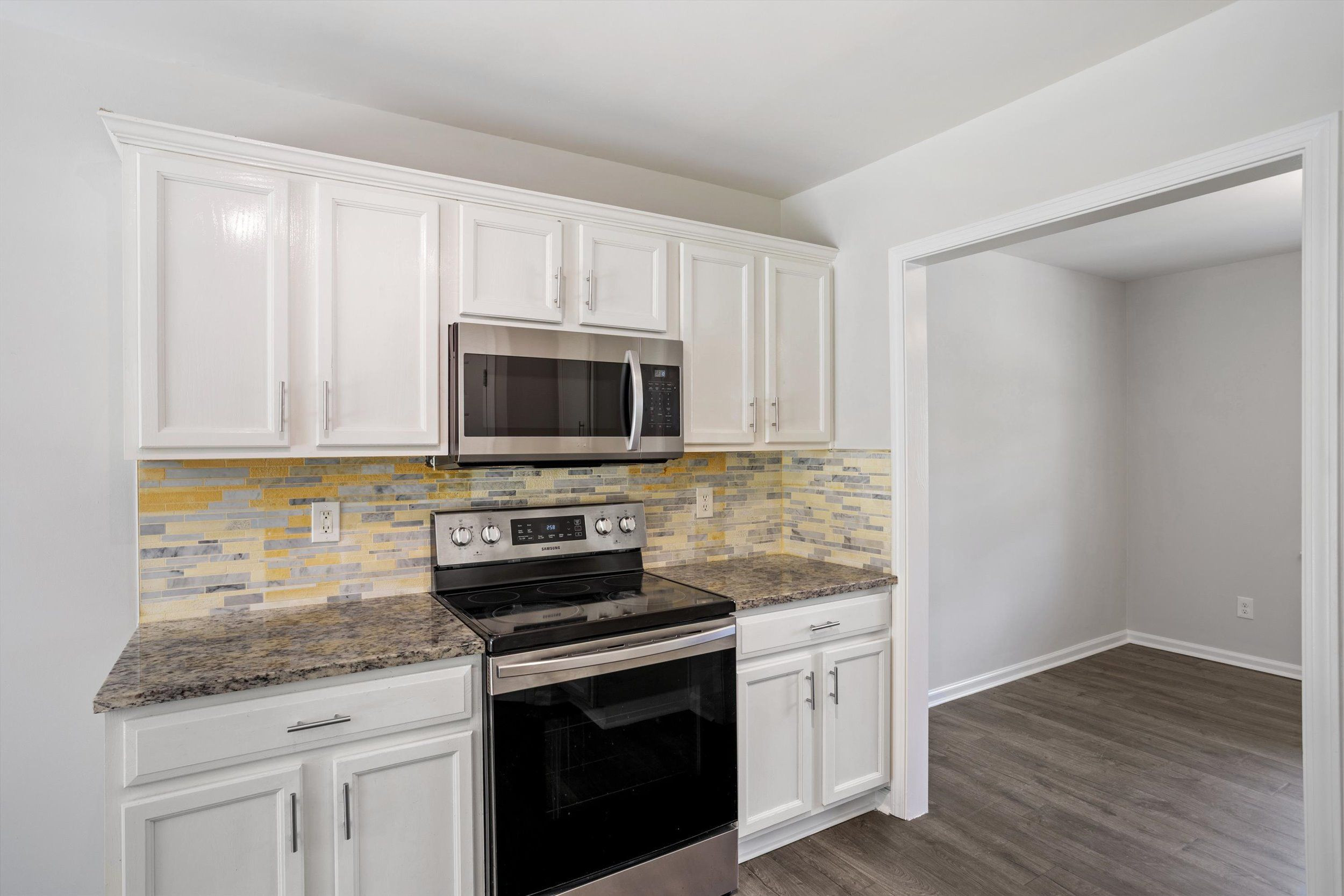 658 Yorkshire Drive Property Photo 12