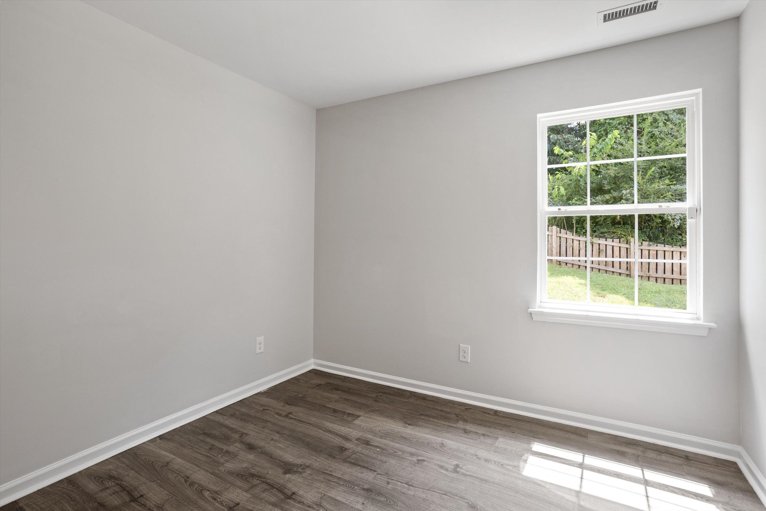 658 Yorkshire Drive Property Photo 20