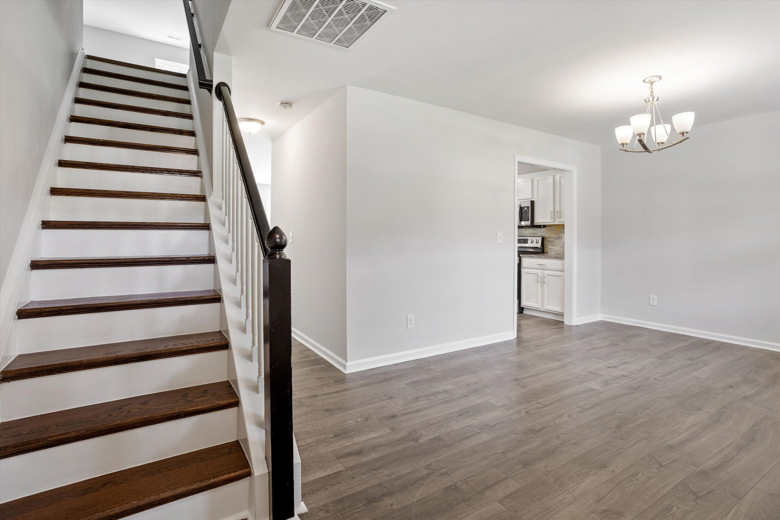 658 Yorkshire Drive Property Photo 21