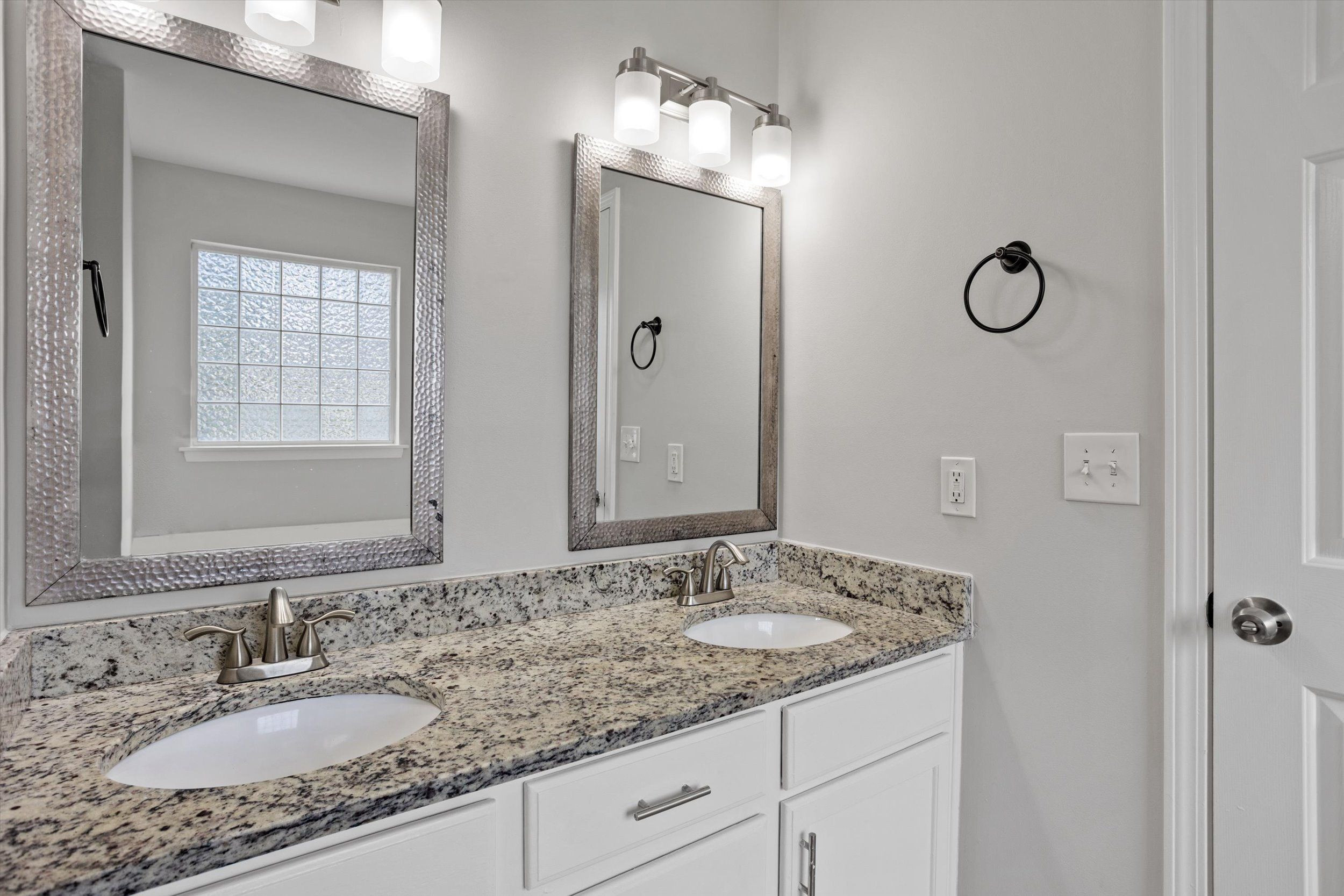 658 Yorkshire Drive Property Photo 26