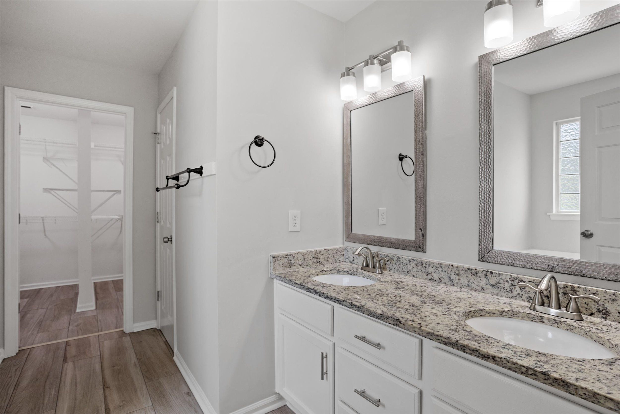 658 Yorkshire Drive Property Photo 27