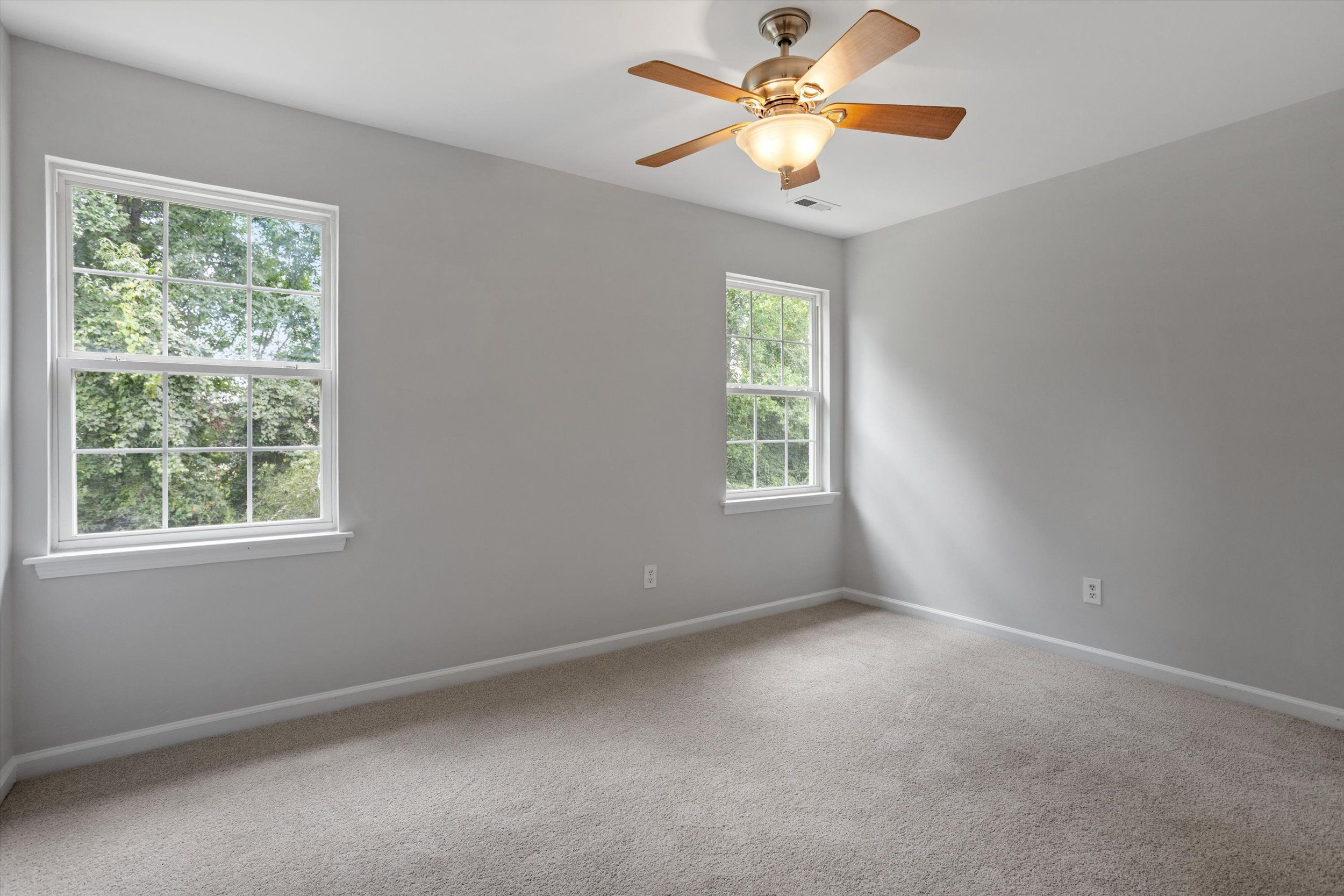 658 Yorkshire Drive Property Photo 30