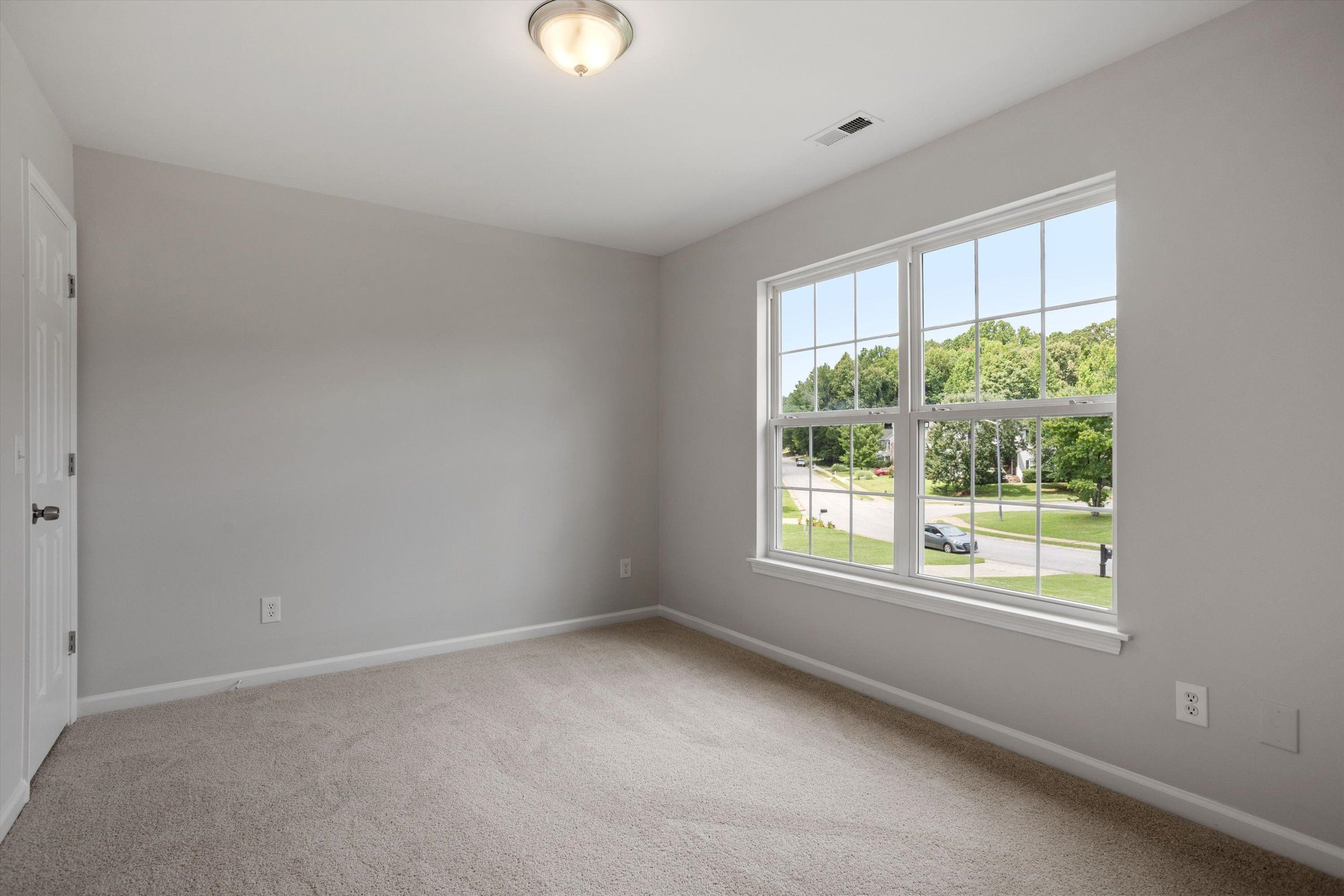 658 Yorkshire Drive Property Photo 33