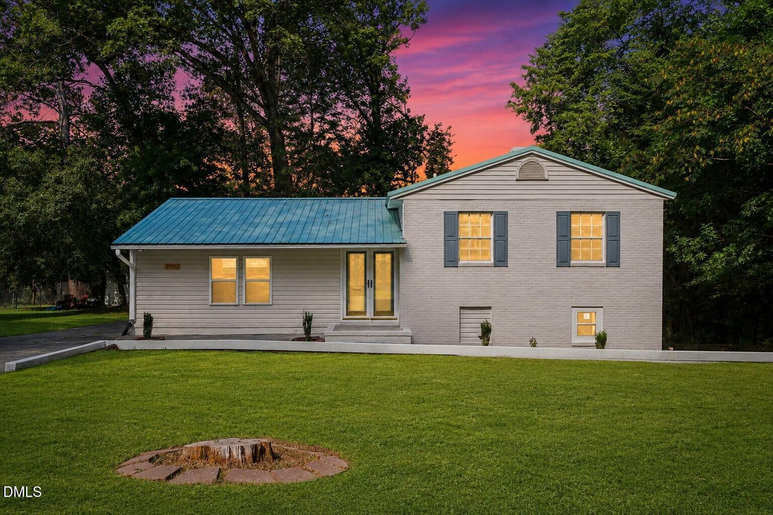 2902 Kanewood Drive Property Photo 1