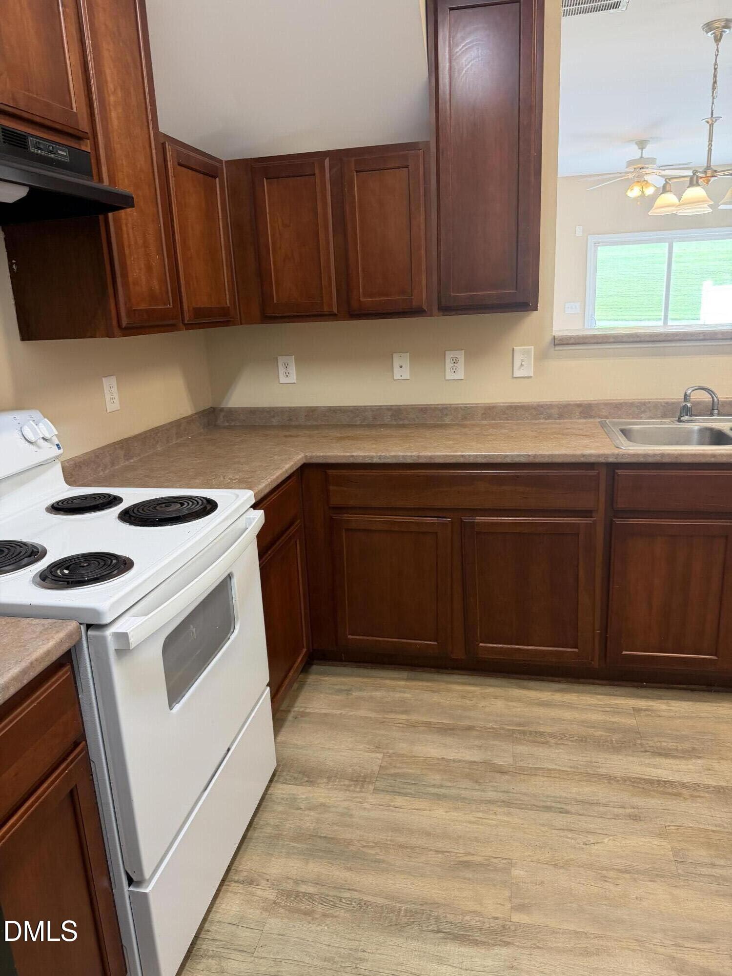 1103 Hadel Place Property Photo 3