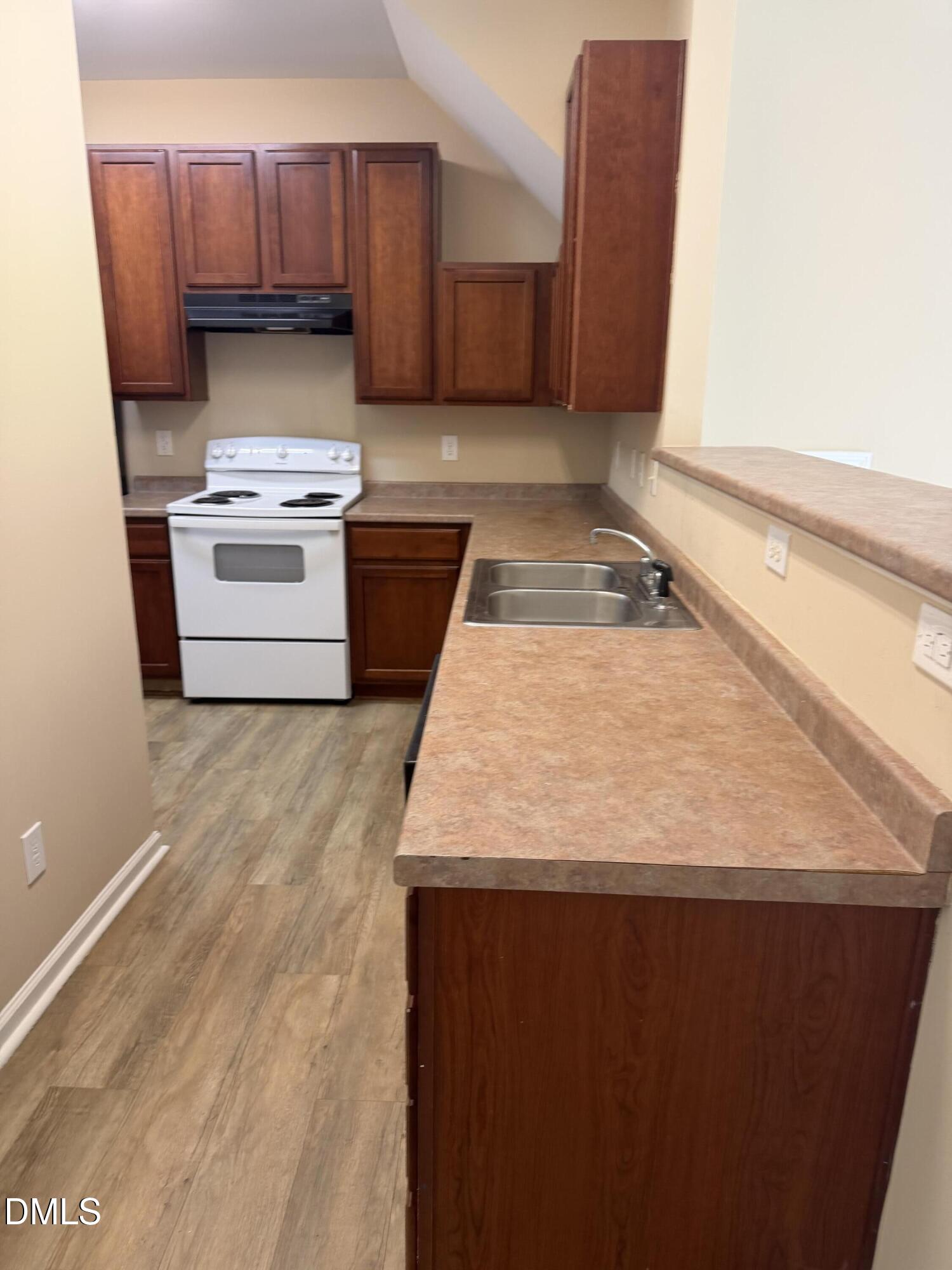 1103 Hadel Place Property Photo 4