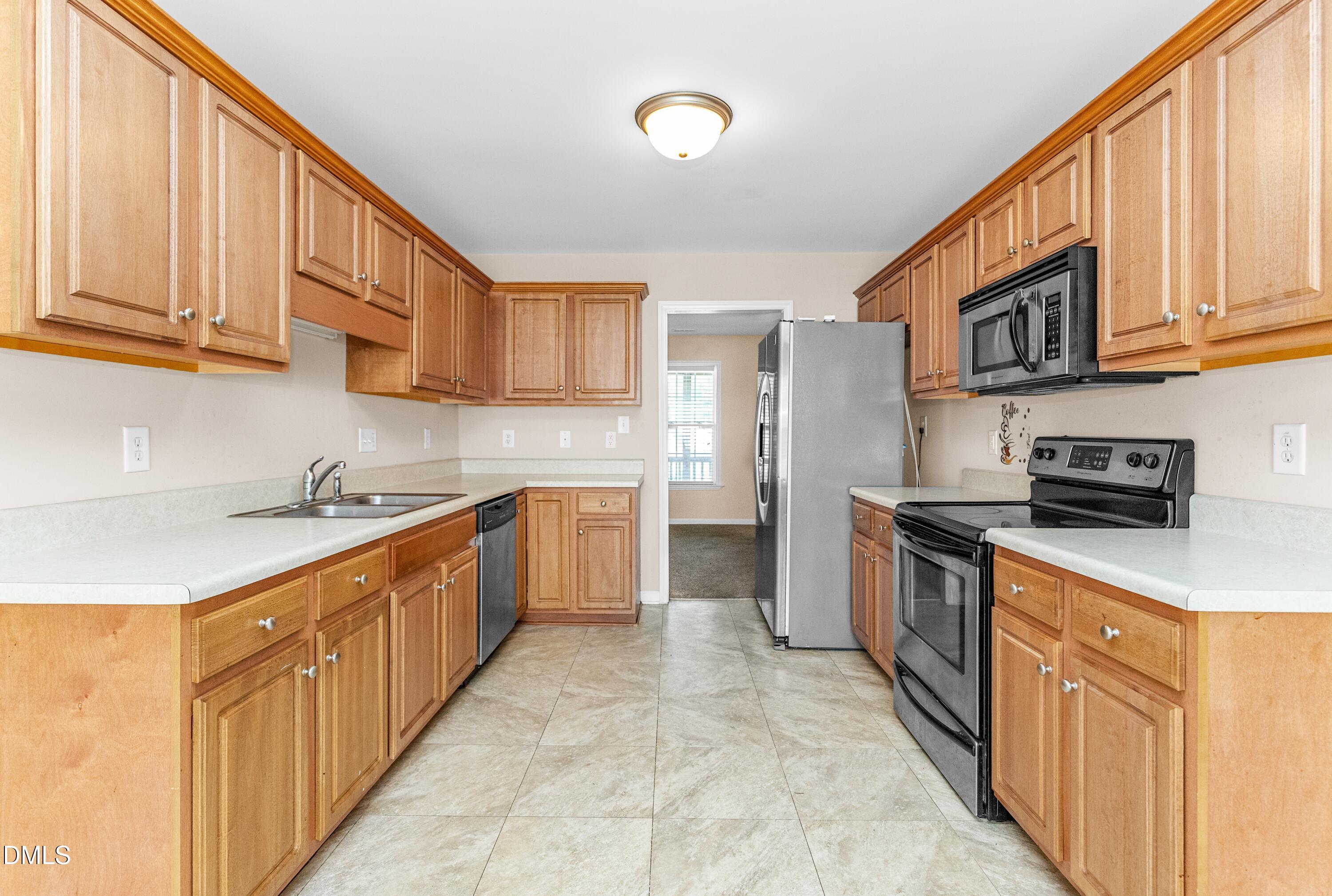 103 Gatwick Court Property Photo 4