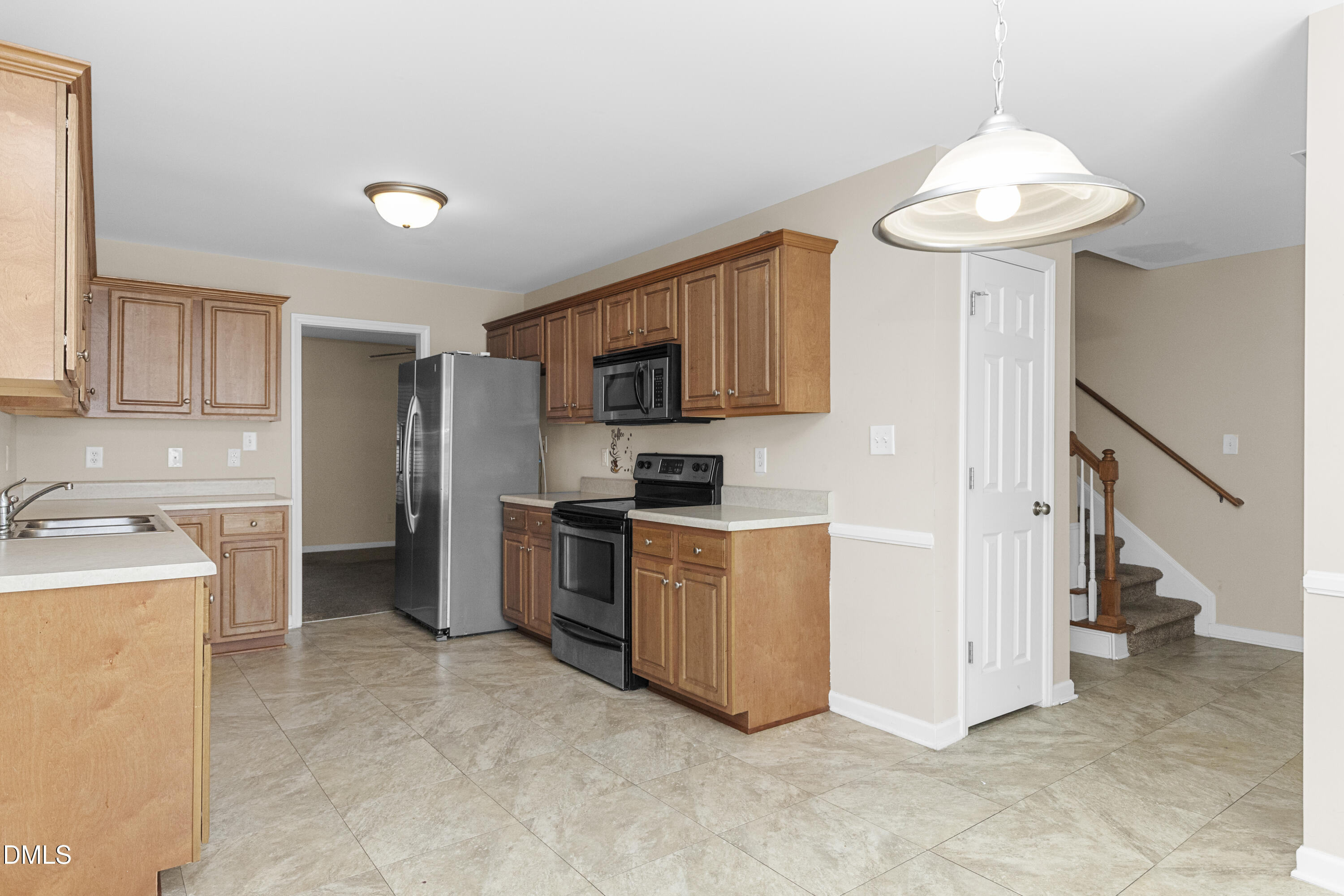 103 Gatwick Court Property Photo 5