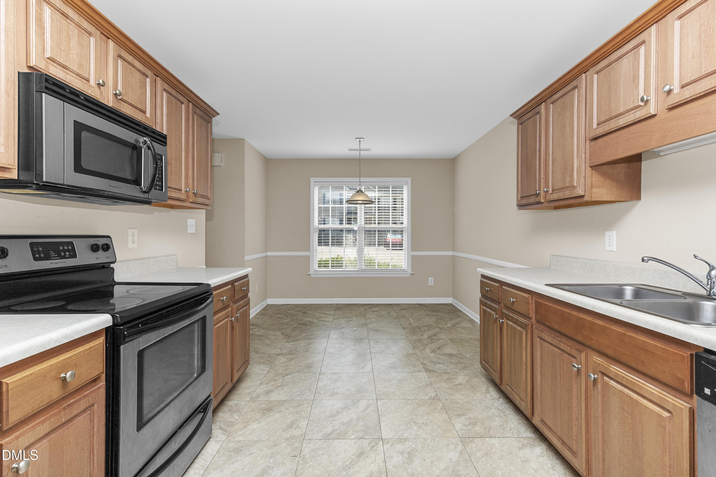 103 Gatwick Court Property Photo 6