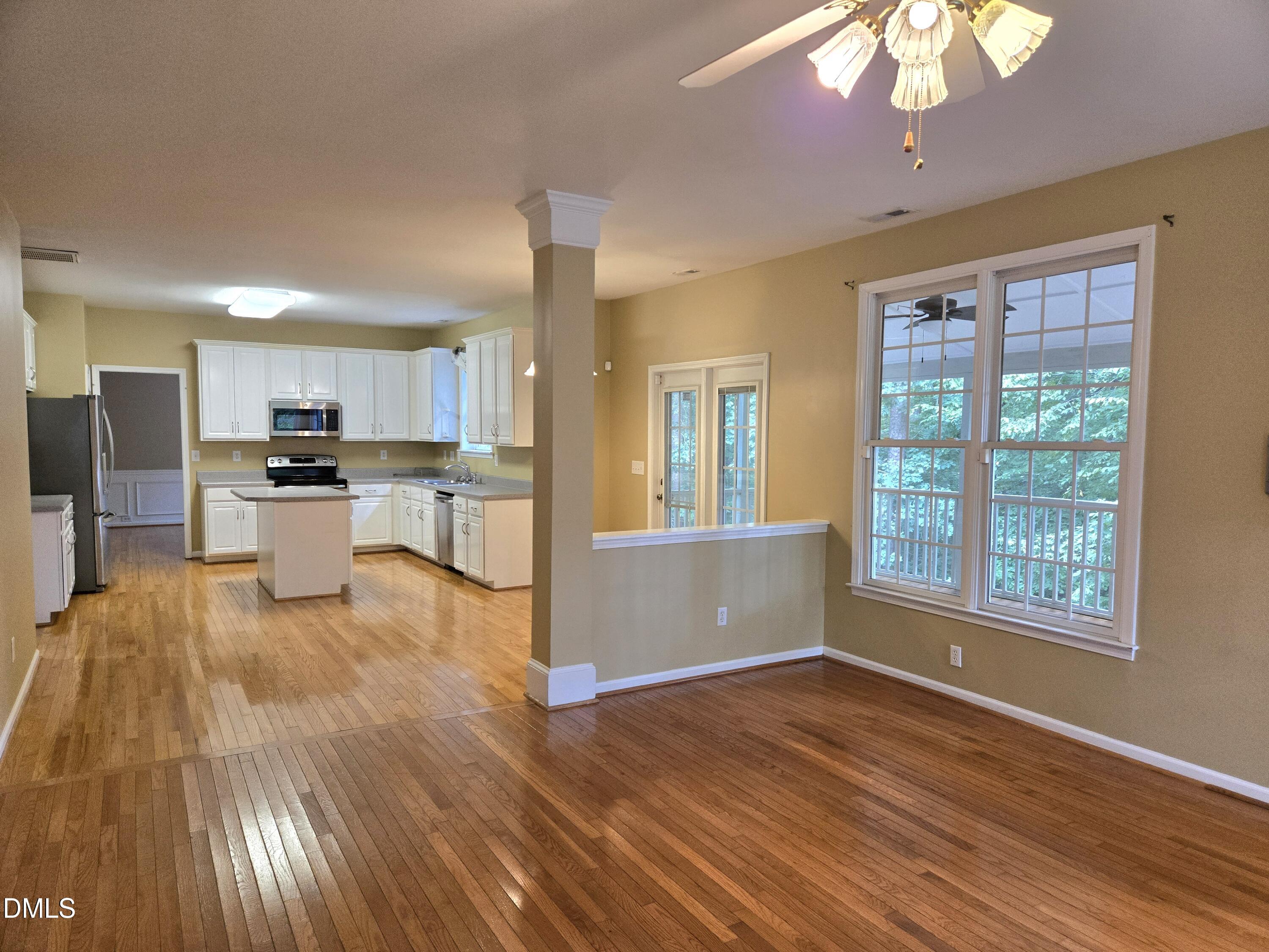 5 Spreading Oak Court Property Photo 3