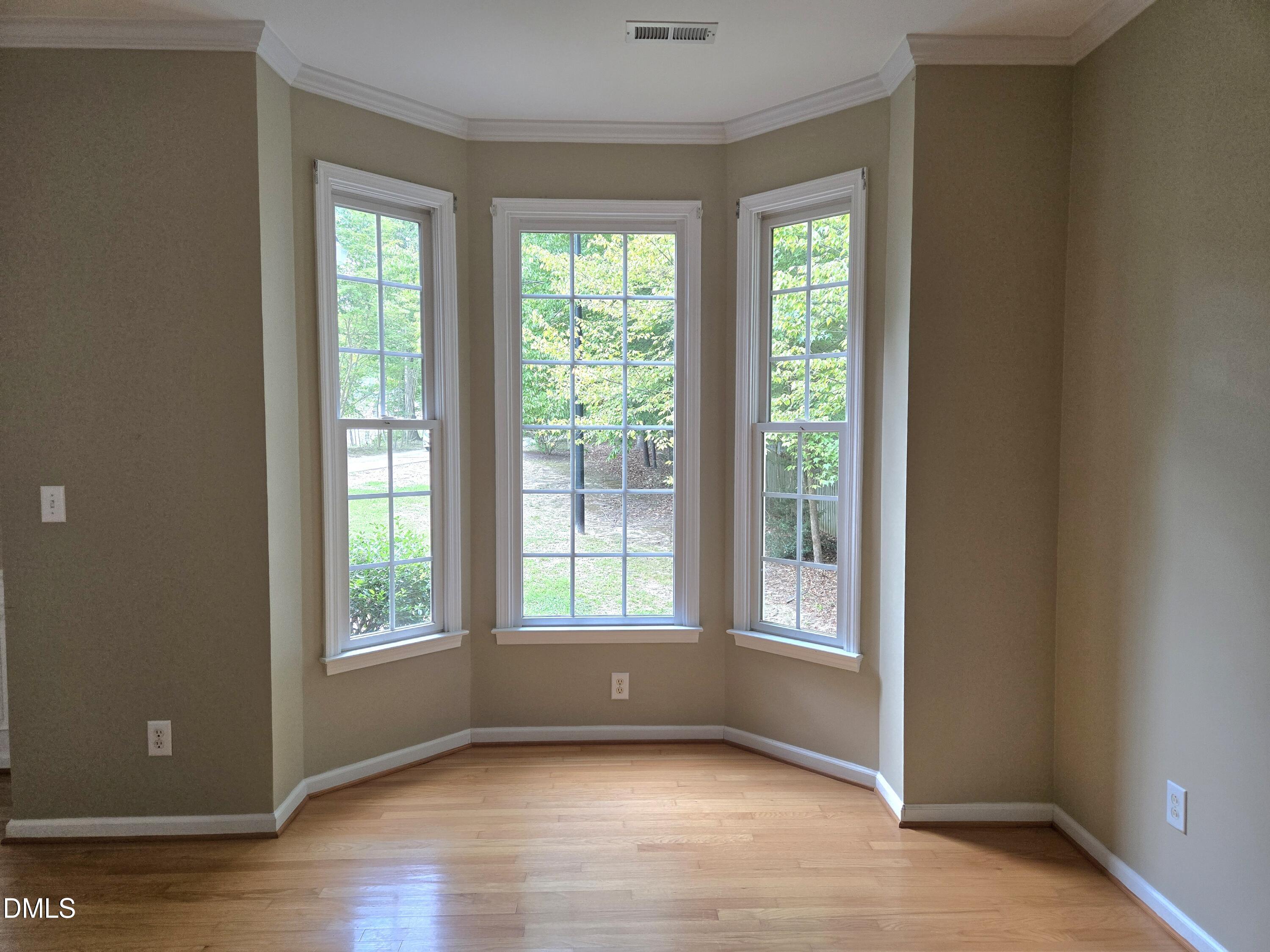 5 Spreading Oak Court Property Photo 5