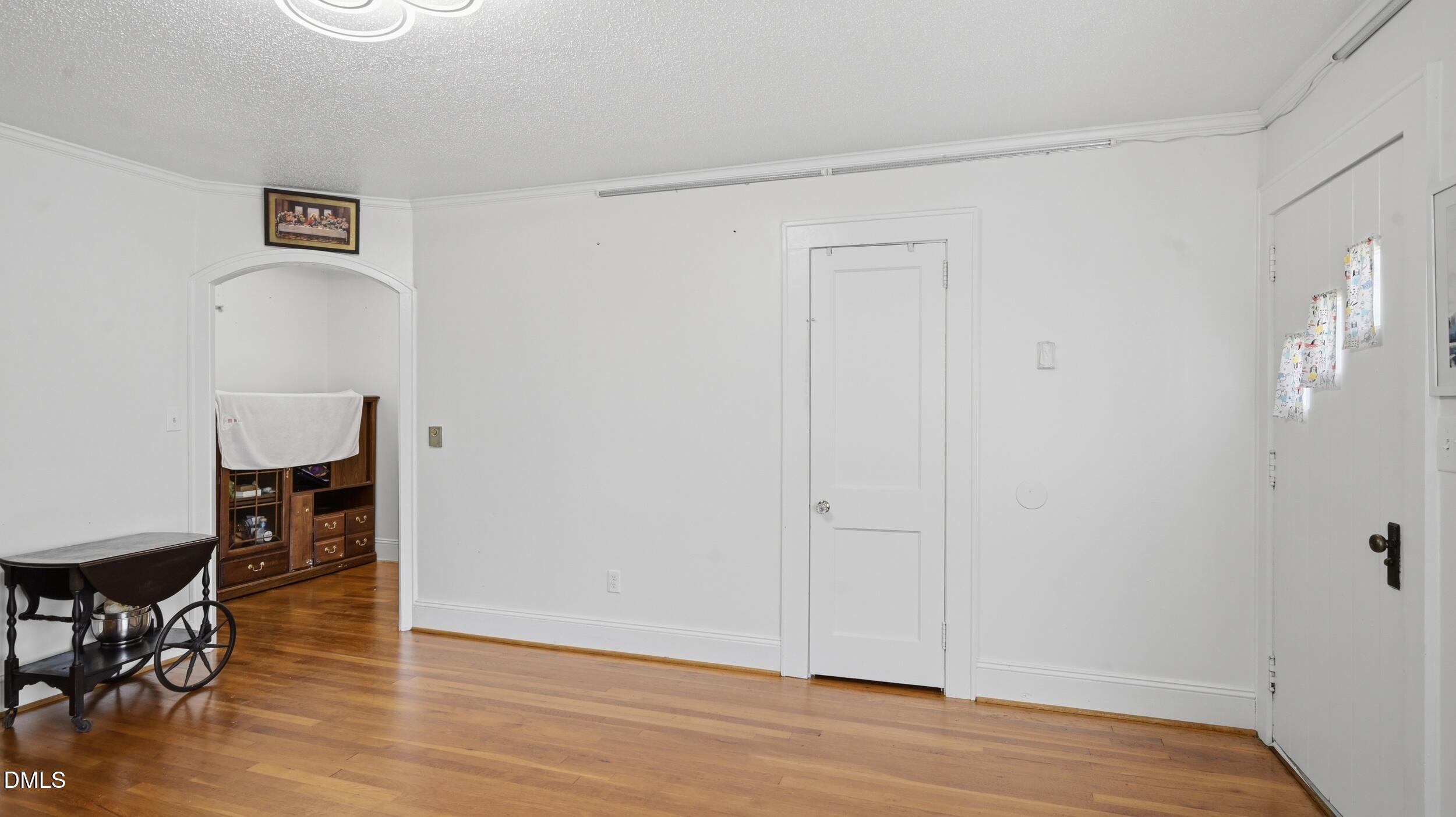 325 W Gilbreath Street Property Photo 4