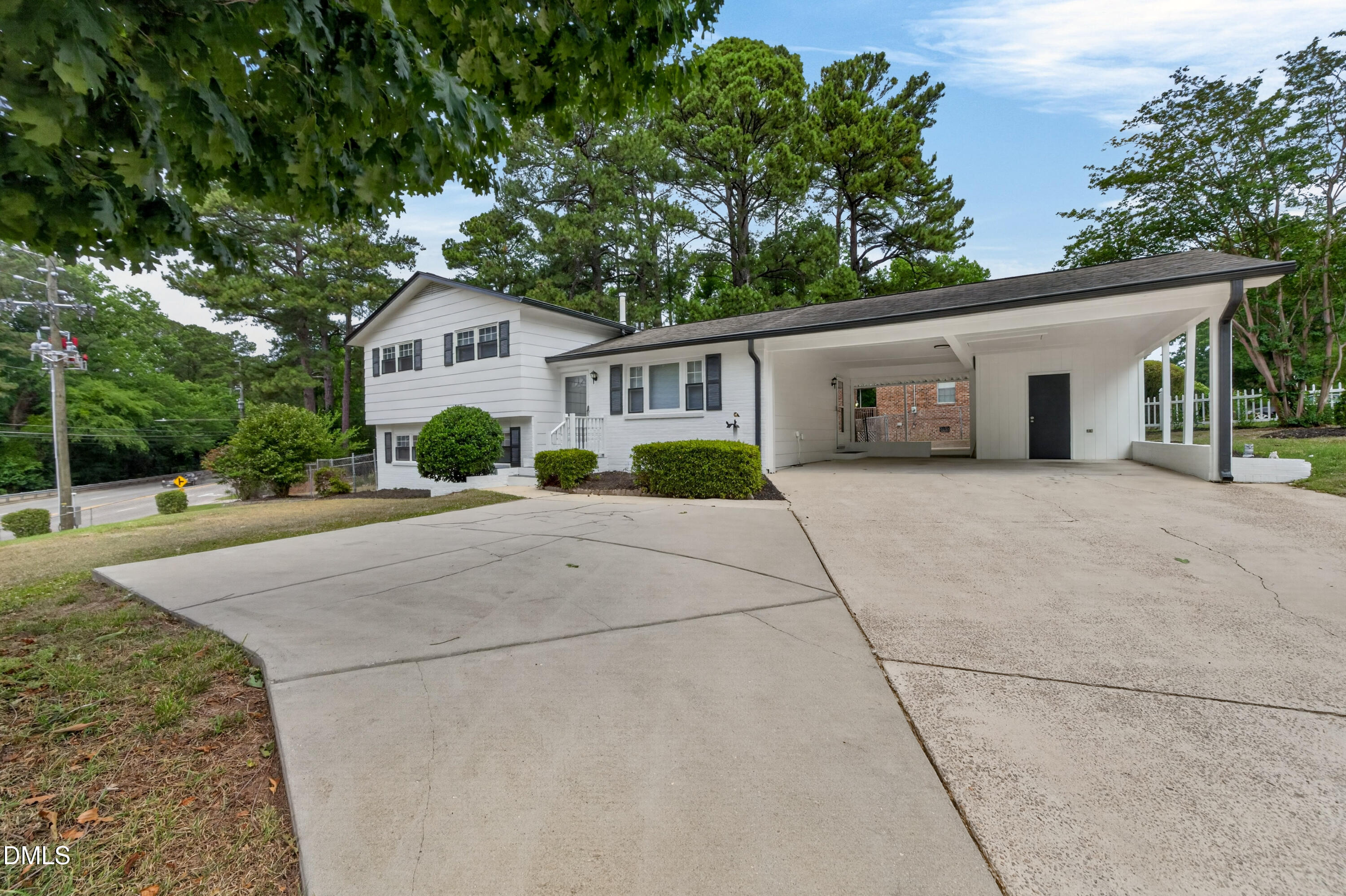 2106 Southgate Drive Property Photo 2
