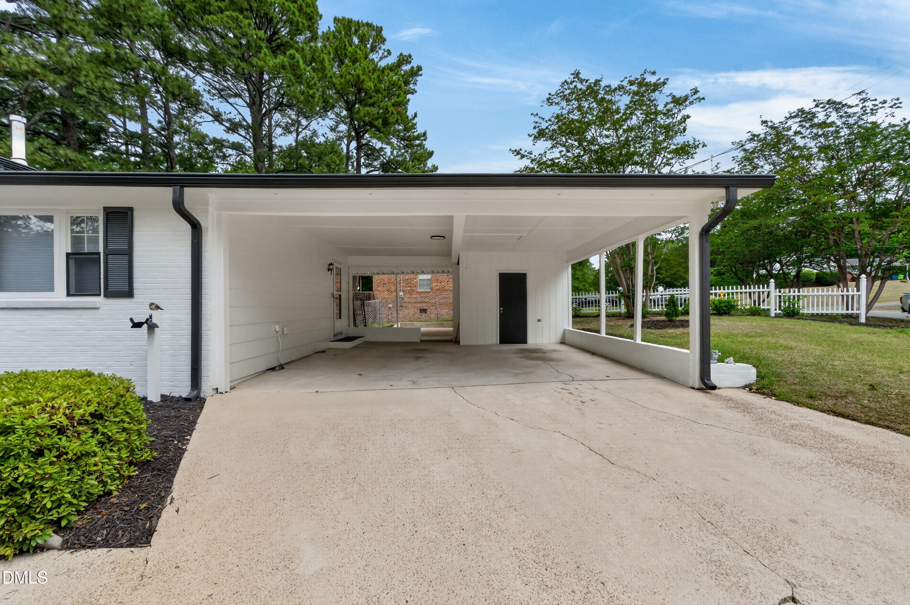 2106 Southgate Drive Property Photo 3