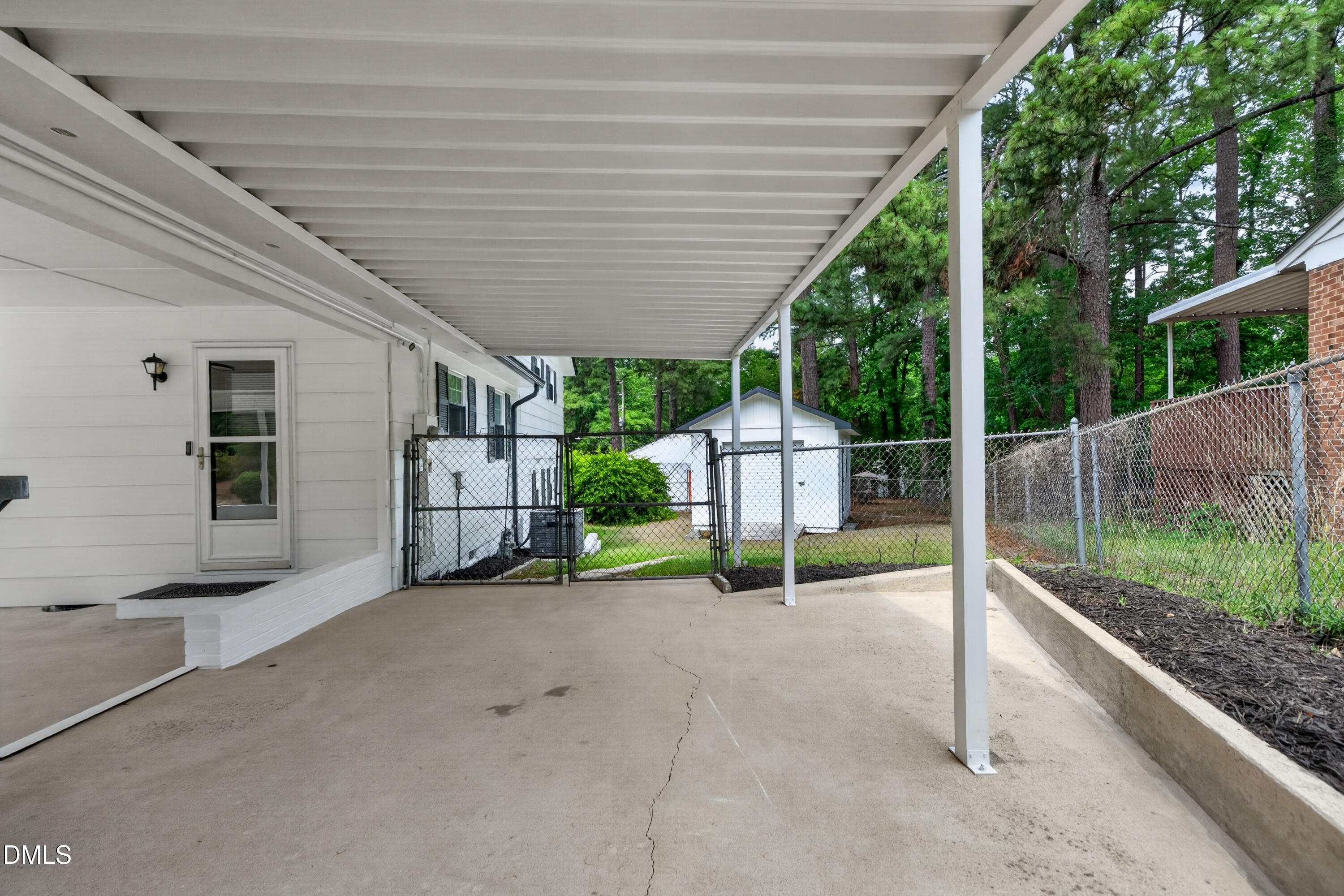 2106 Southgate Drive Property Photo 4