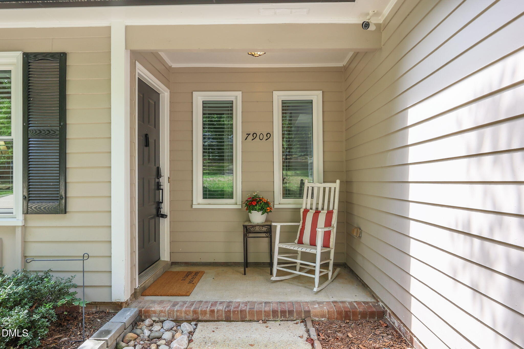 7909 Twin Oak Court Property Photo 3