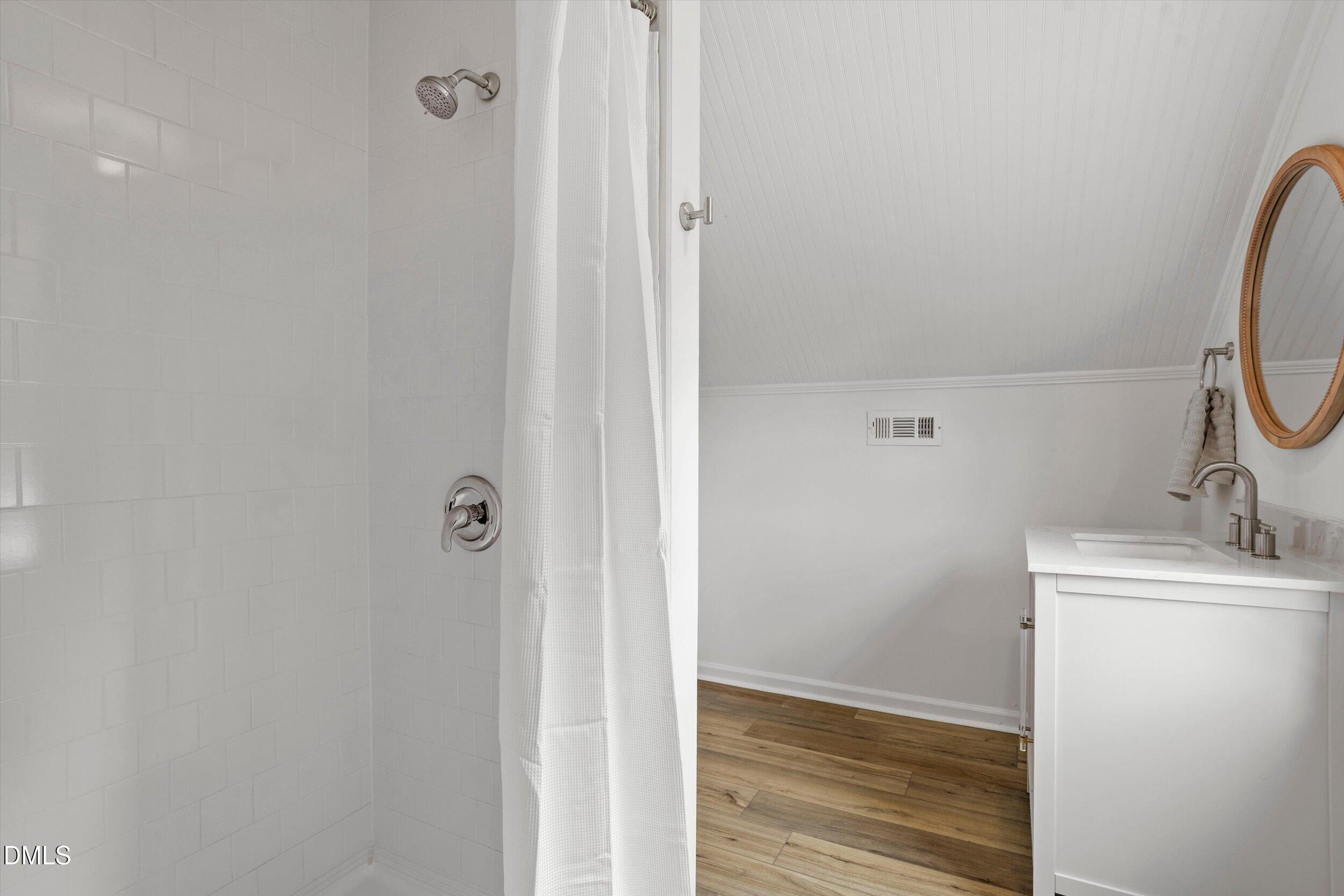 2724 N Roxboro Street Property Photo 5