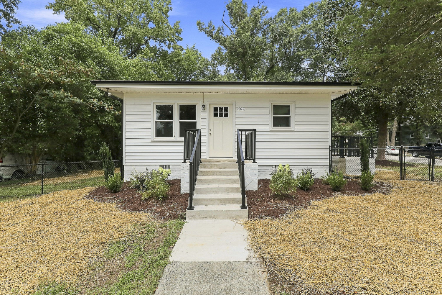 2504 Lane Street Property Photo 2