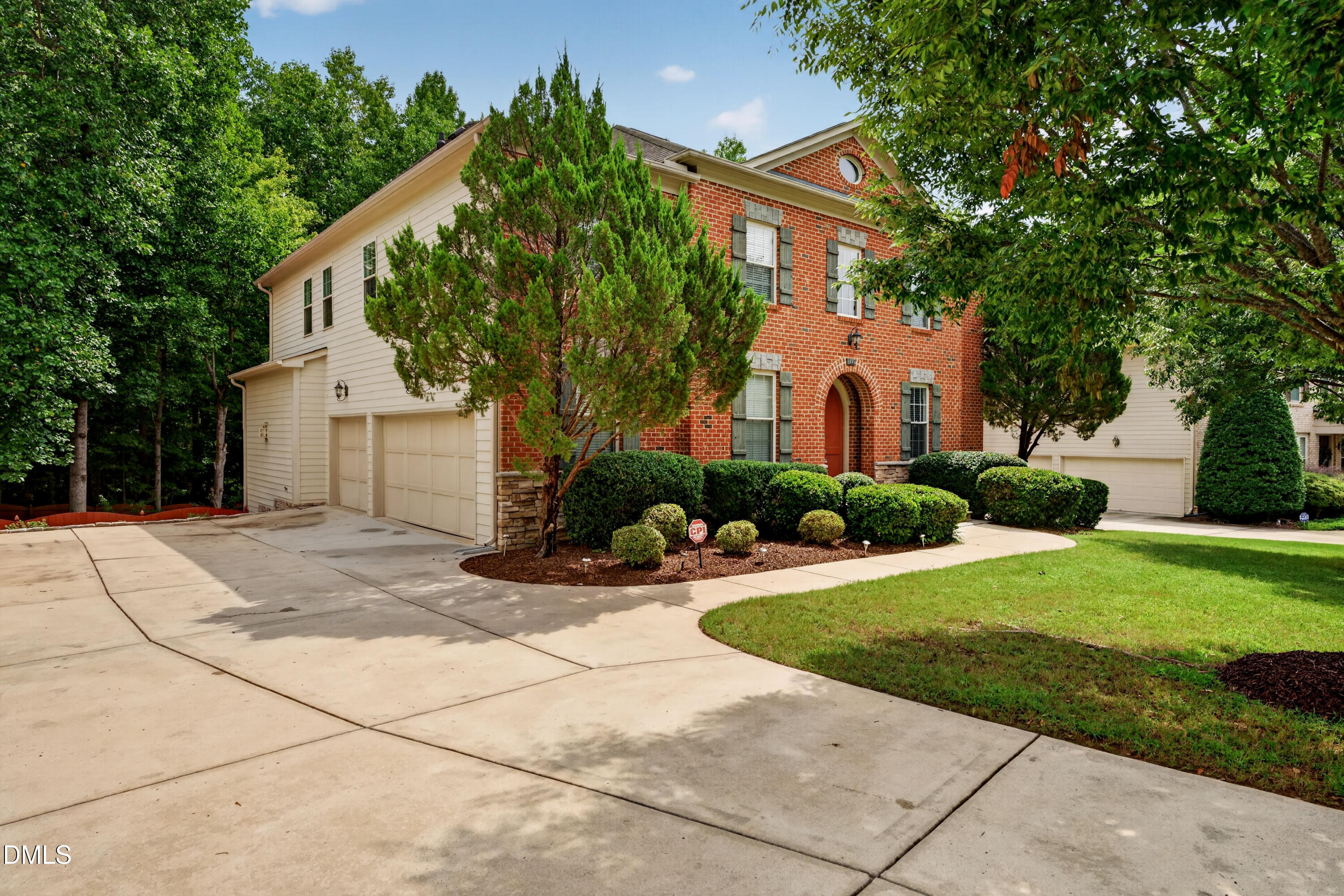 121 Harvestwood Drive Property Photo 3