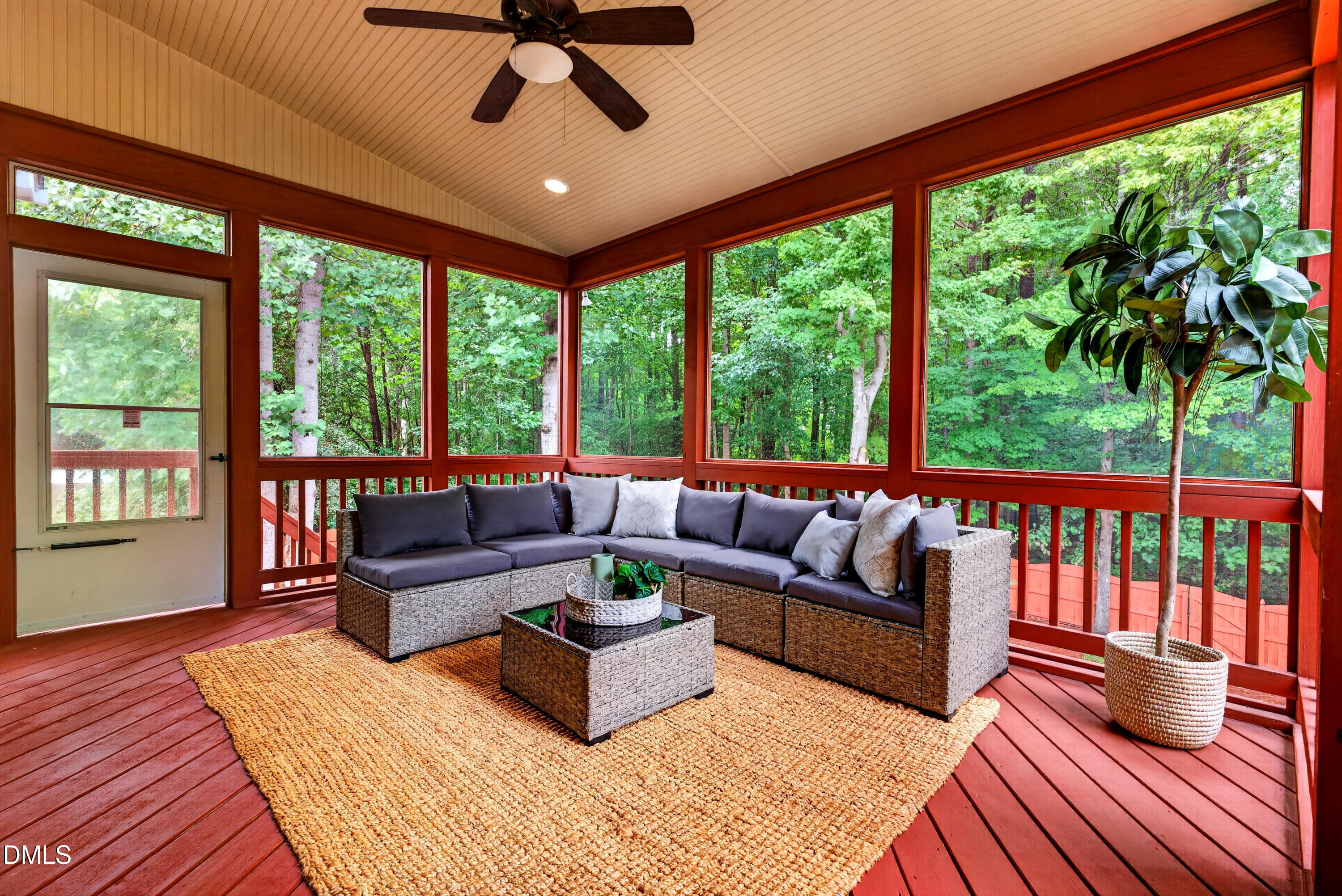 121 Harvestwood Drive Property Photo 4