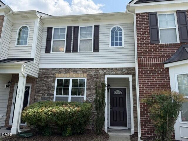 100 Stratford Lakes Drive Property Photo 1