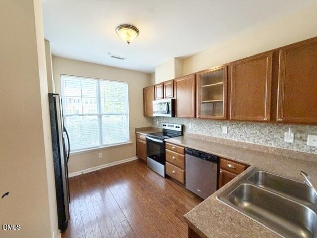 100 Stratford Lakes Drive Property Photo 6