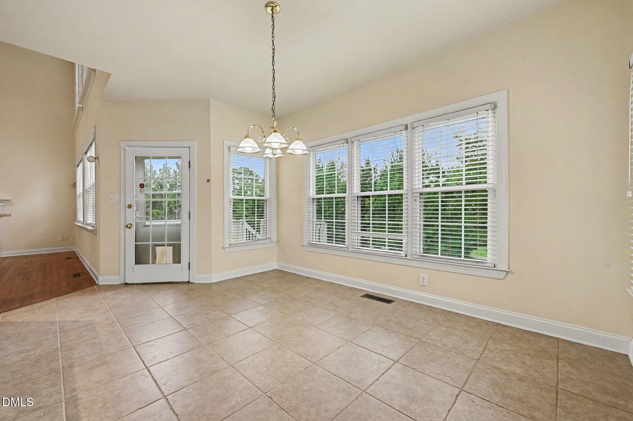 10209 Swanhaven Court Property Photo 8