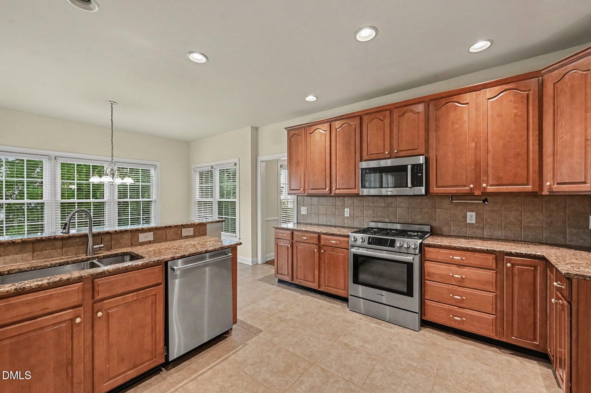 10209 Swanhaven Court Property Photo 11