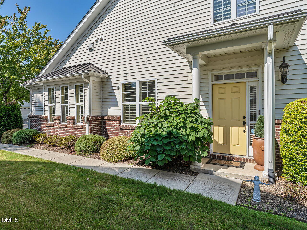8211 Yaxley Hall Drive Property Photo 3