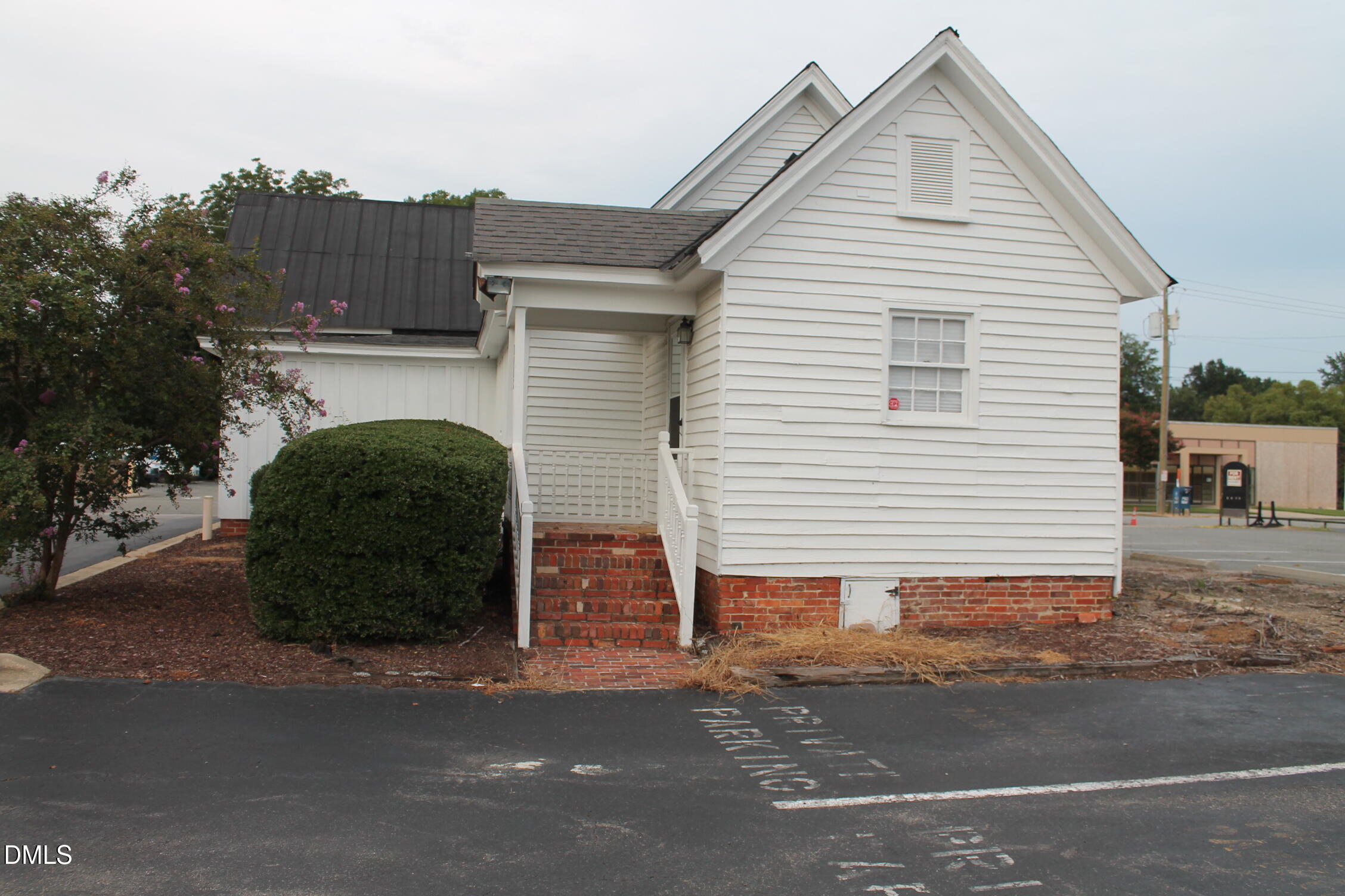 208 Bridge Street 3 Property Photo 1