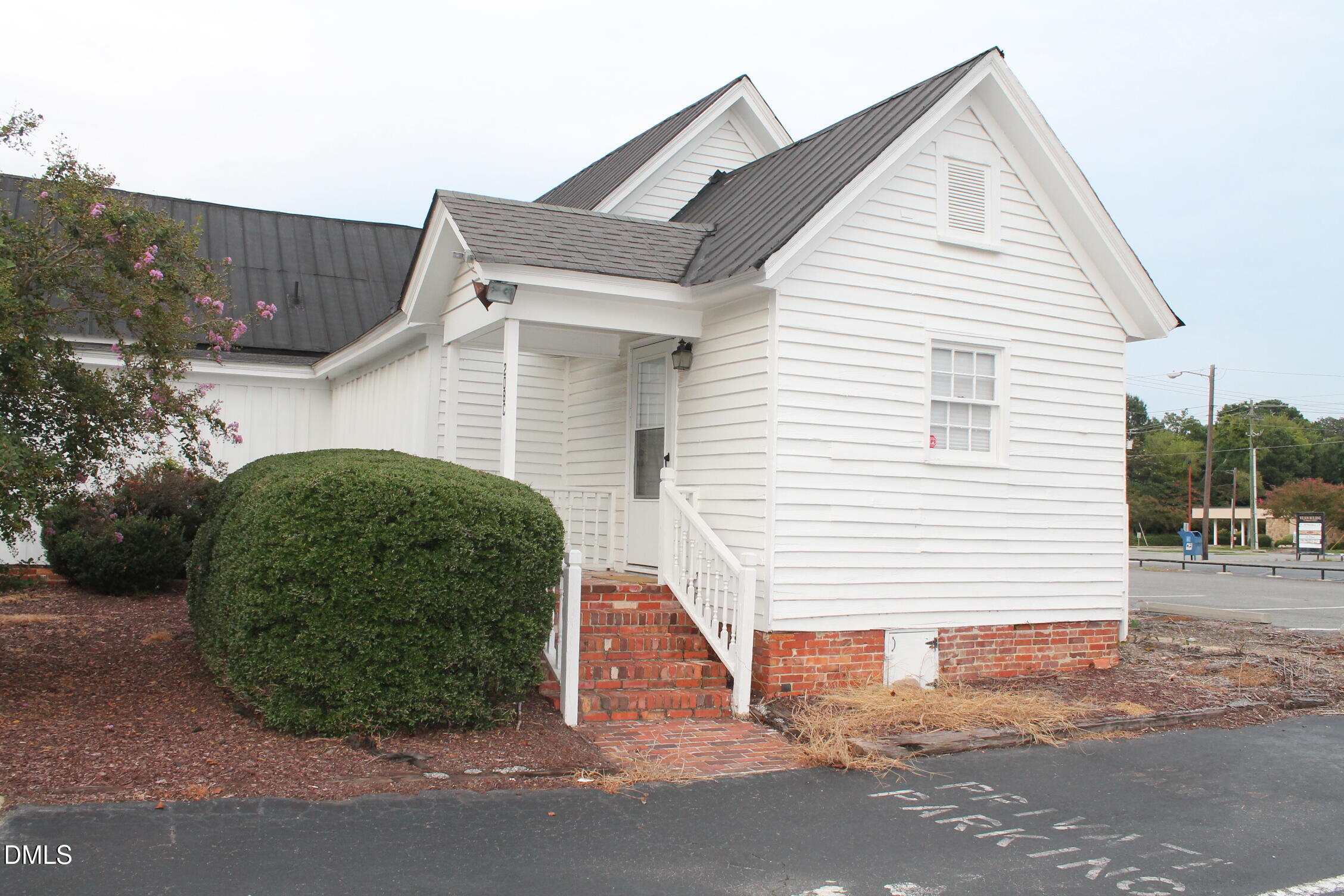 208 Bridge Street 3 Property Photo 2