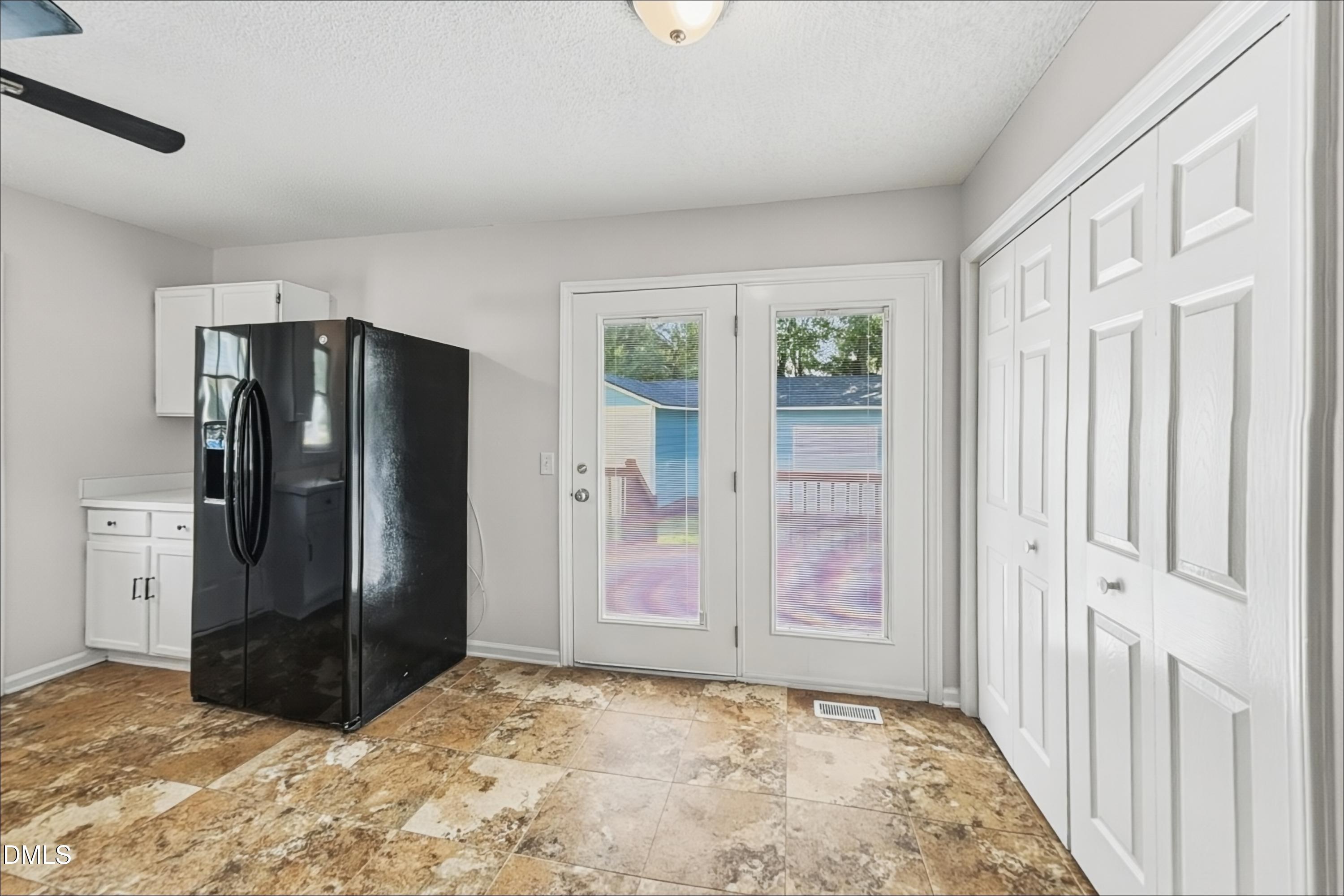 109 Mary Circle Property Photo 4