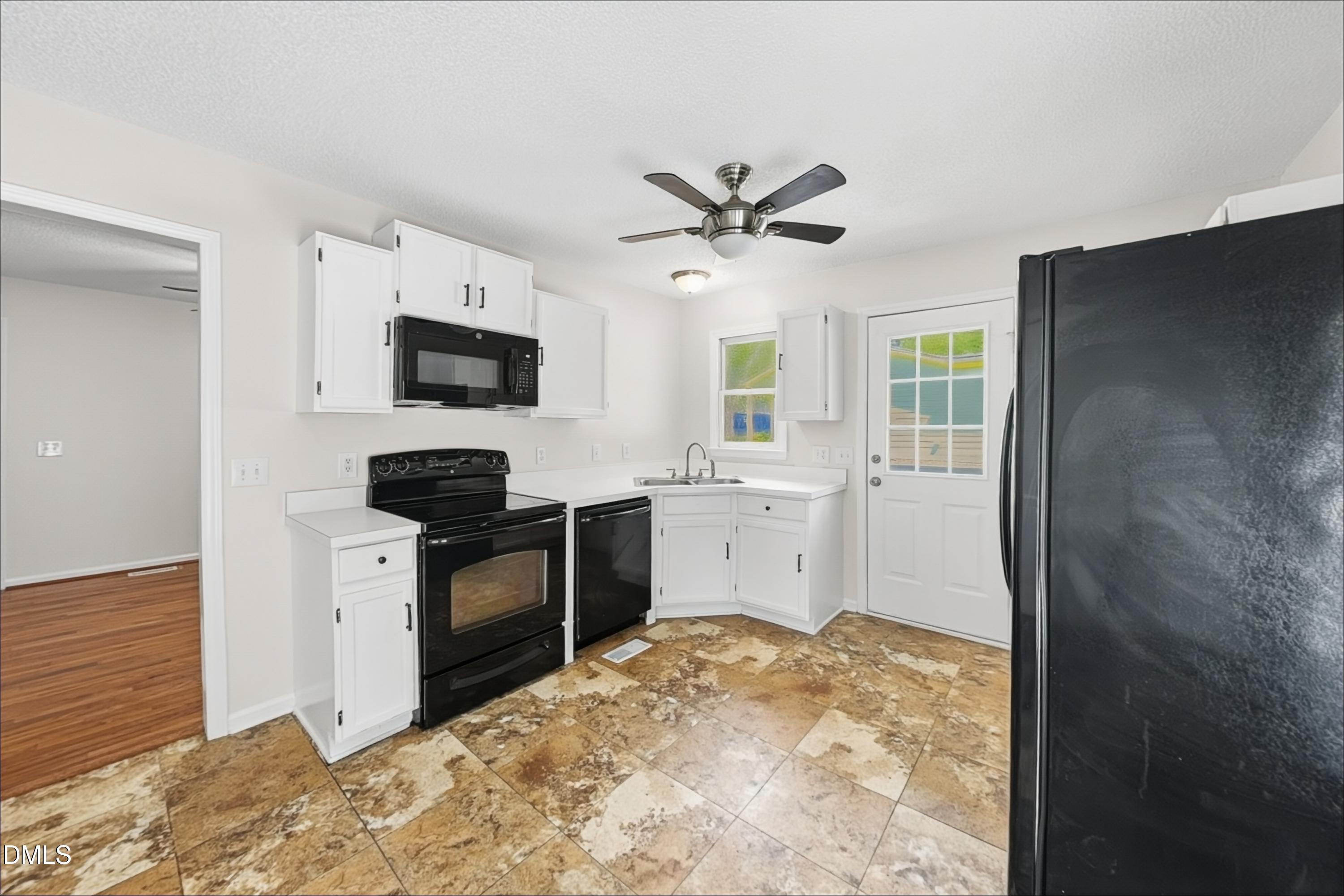 109 Mary Circle Property Photo 5