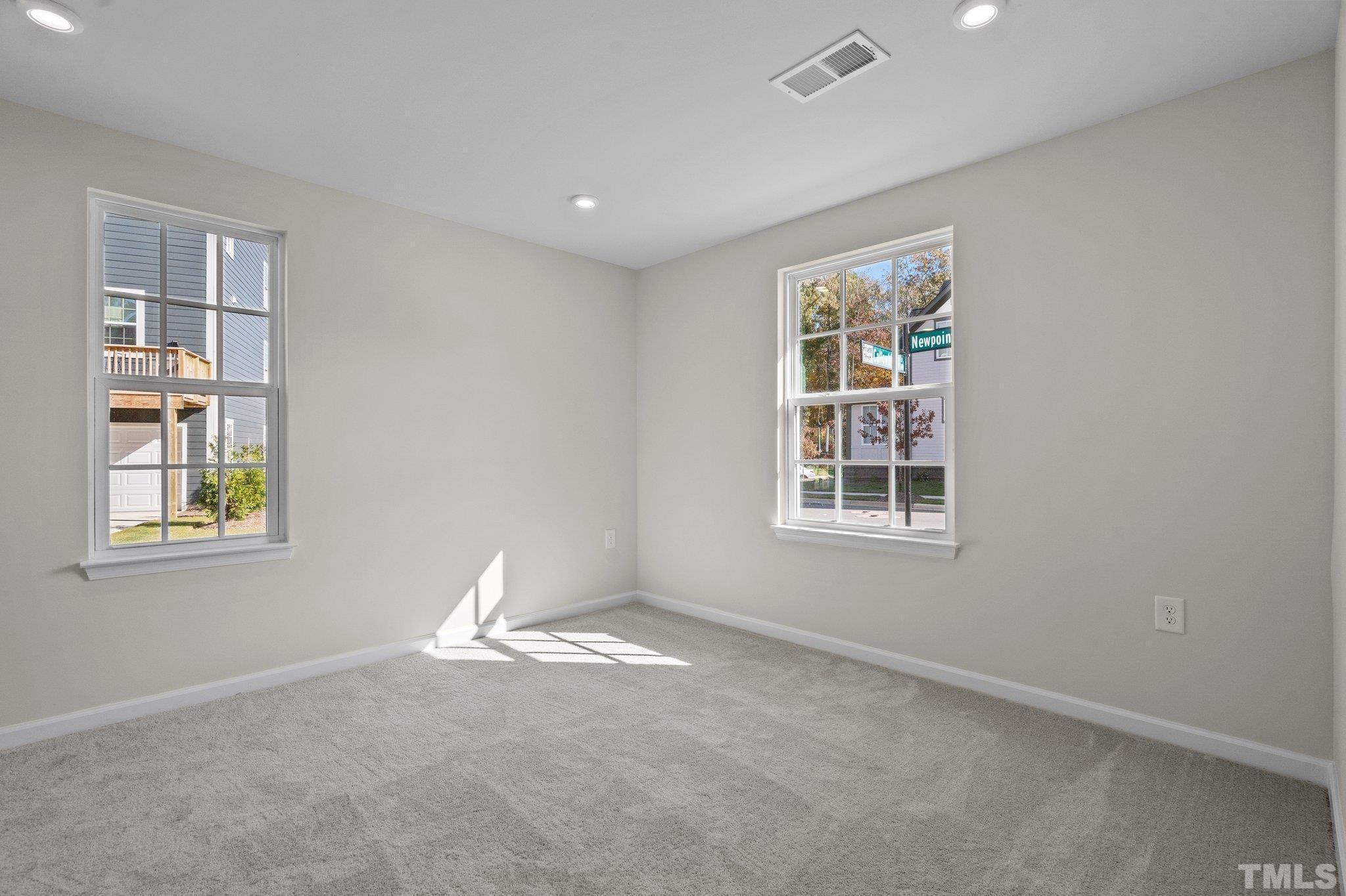1509 Newpoint Drive Property Photo 14